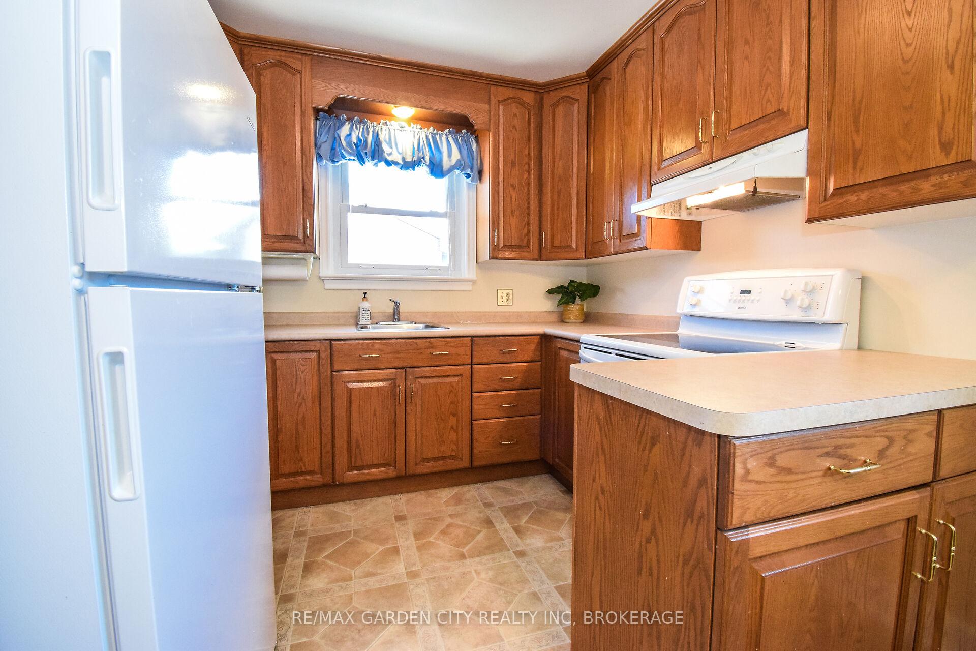 Photo 16 of 18 Ridgeview Avenue, St. Catharines, Carlton/Bunting — HOMEH