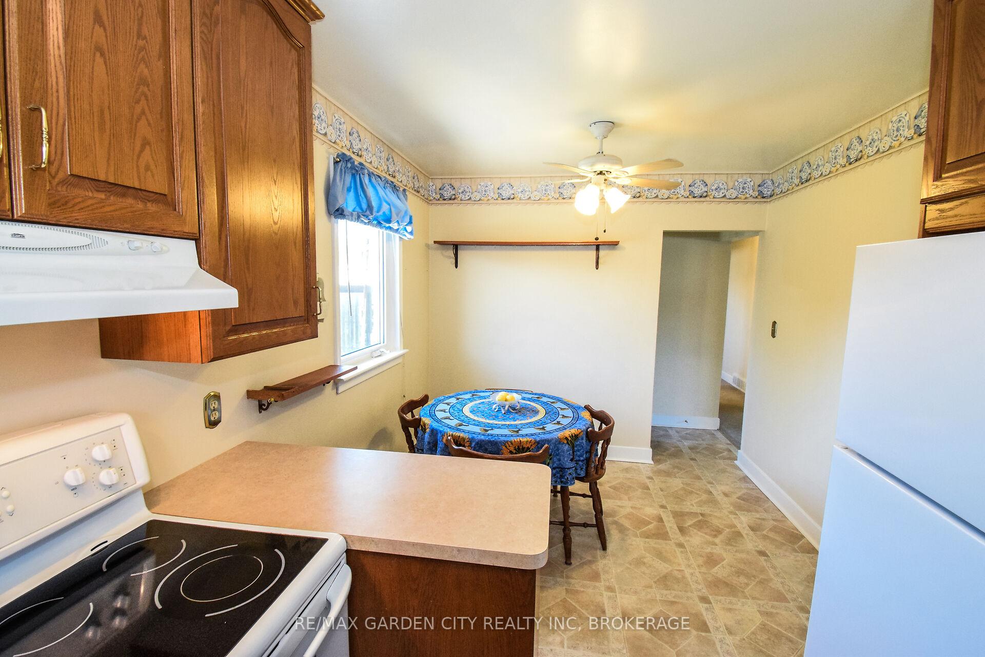 Photo 9 of 18 Ridgeview Avenue, St. Catharines, Carlton/Bunting — HOMEH