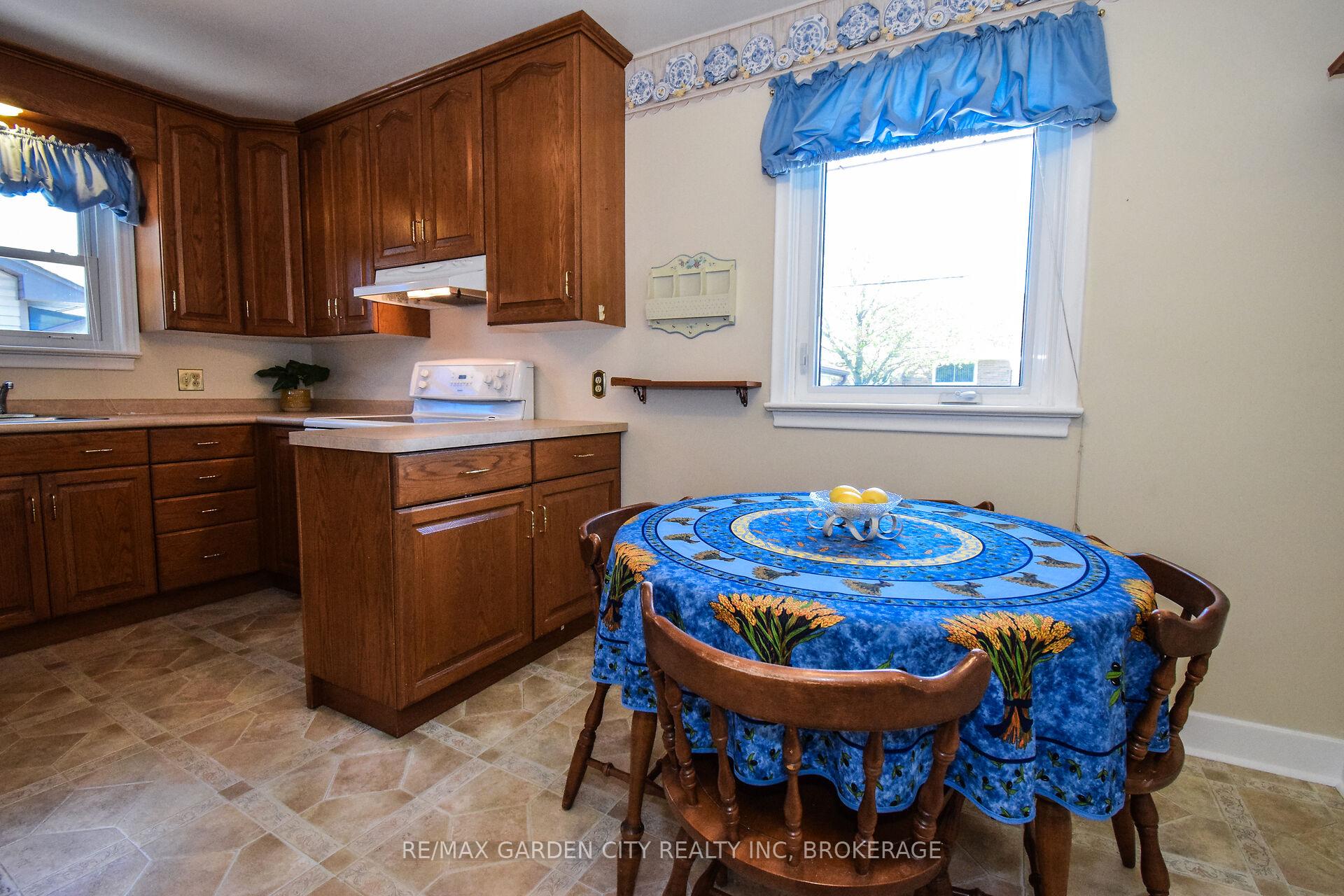 Photo 14 of 18 Ridgeview Avenue, St. Catharines, Carlton/Bunting — HOMEH
