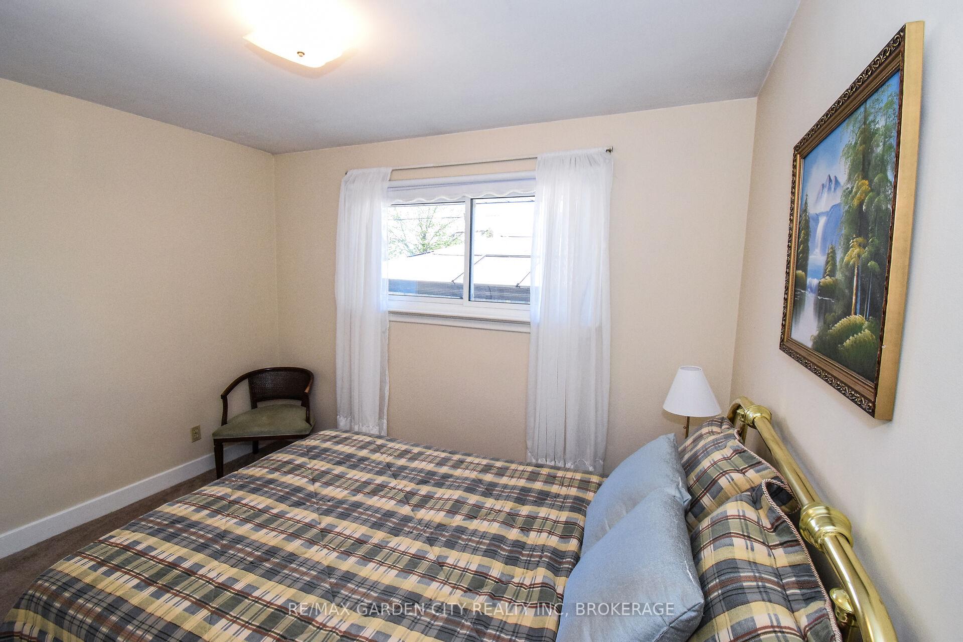 Photo 11 of 18 Ridgeview Avenue, St. Catharines, Carlton/Bunting — HOMEH