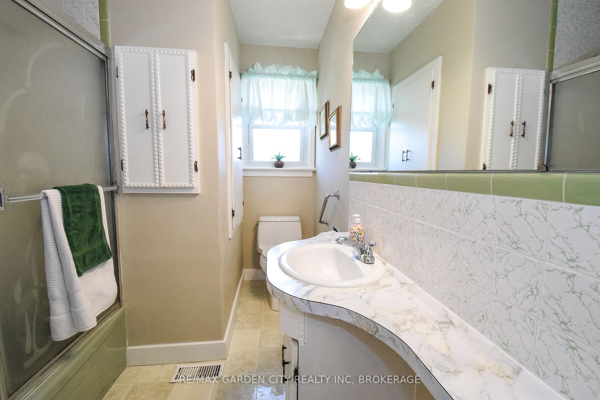 Photo 21 of 18 Ridgeview Avenue, St. Catharines, Carlton/Bunting — HOMEH