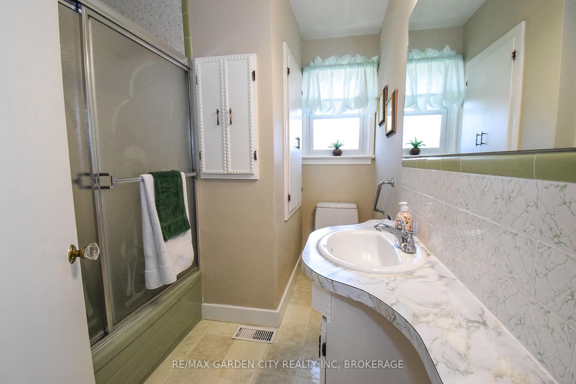 Photo 32 of 18 Ridgeview Avenue, St. Catharines, Carlton/Bunting — HOMEH