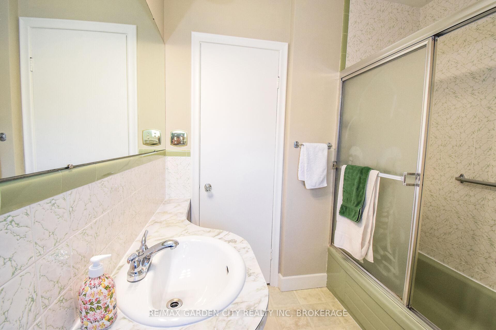 Photo 20 of 18 Ridgeview Avenue, St. Catharines, Carlton/Bunting — HOMEH
