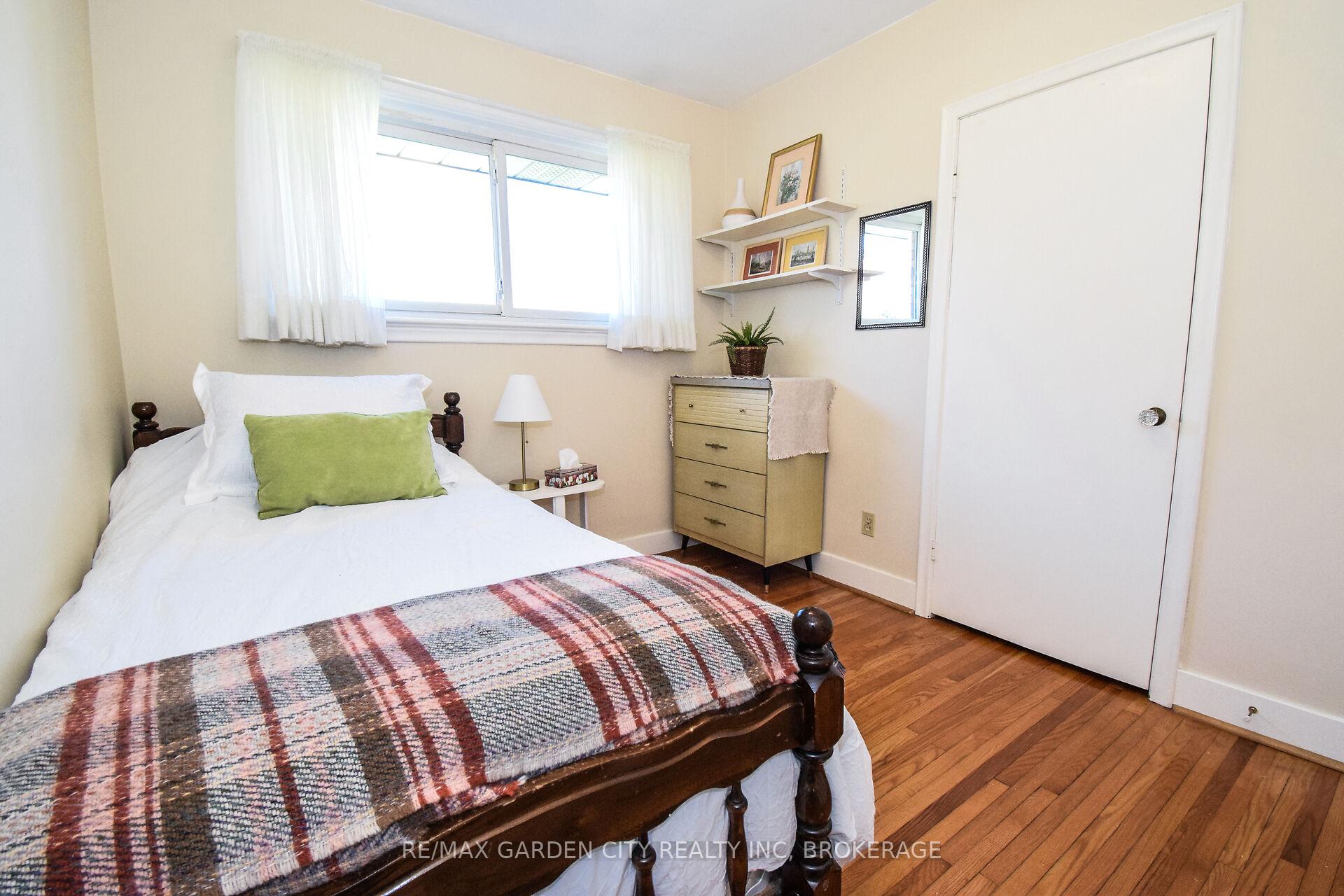 Photo 43 of 18 Ridgeview Avenue, St. Catharines, Carlton/Bunting — HOMEH