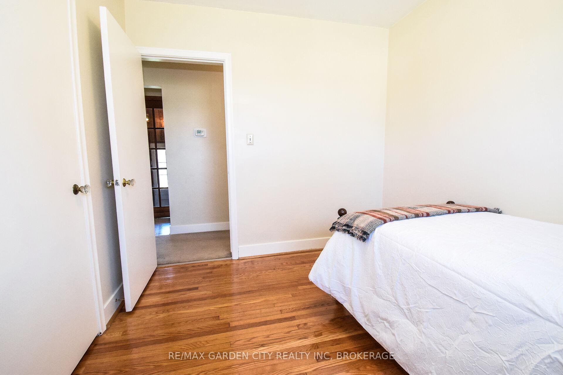 Photo 25 of 18 Ridgeview Avenue, St. Catharines, Carlton/Bunting — HOMEH