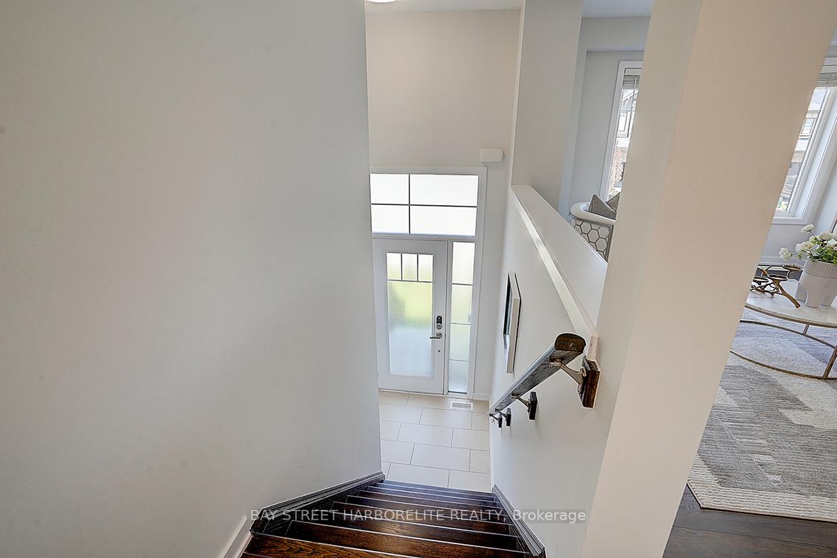 Photo 4 of 42 Crafter Crescent, Hamilton, Stoney Creek Mountain — HOMEH