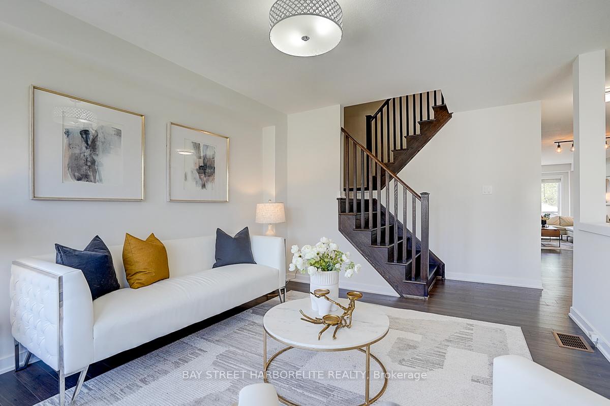 Photo 3 of 42 Crafter Crescent, Hamilton, Stoney Creek Mountain — HOMEH