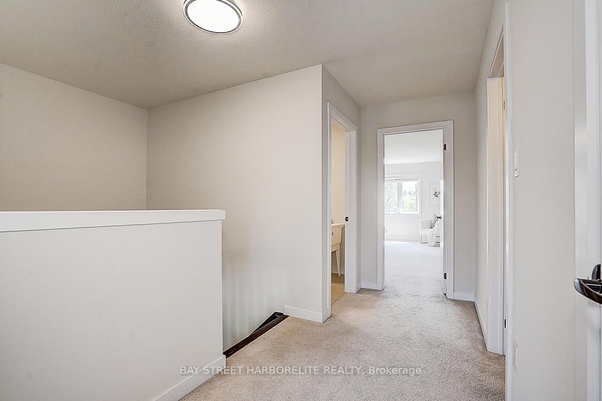 Photo 7 of 42 Crafter Crescent, Hamilton, Stoney Creek Mountain — HOMEH