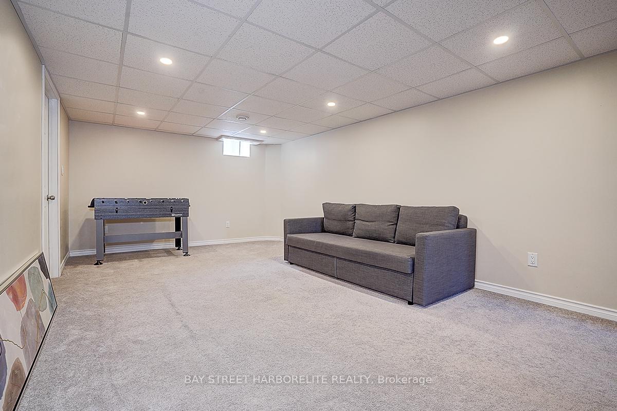 Photo 16 of 42 Crafter Crescent, Hamilton, Stoney Creek Mountain — HOMEH