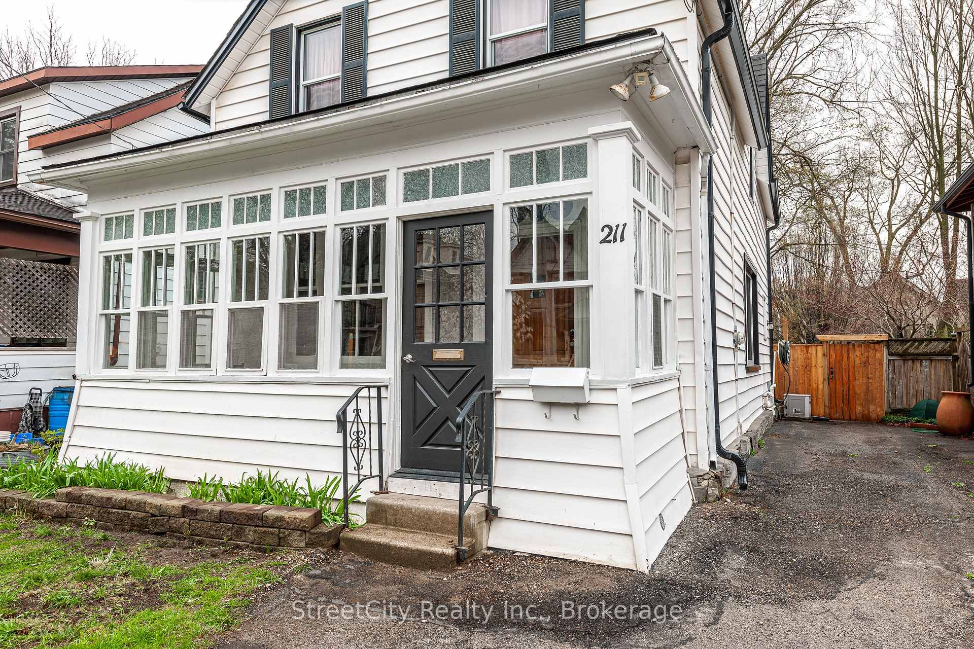 Photo 3 of 211 Albert Street, Stratford — HOMEH