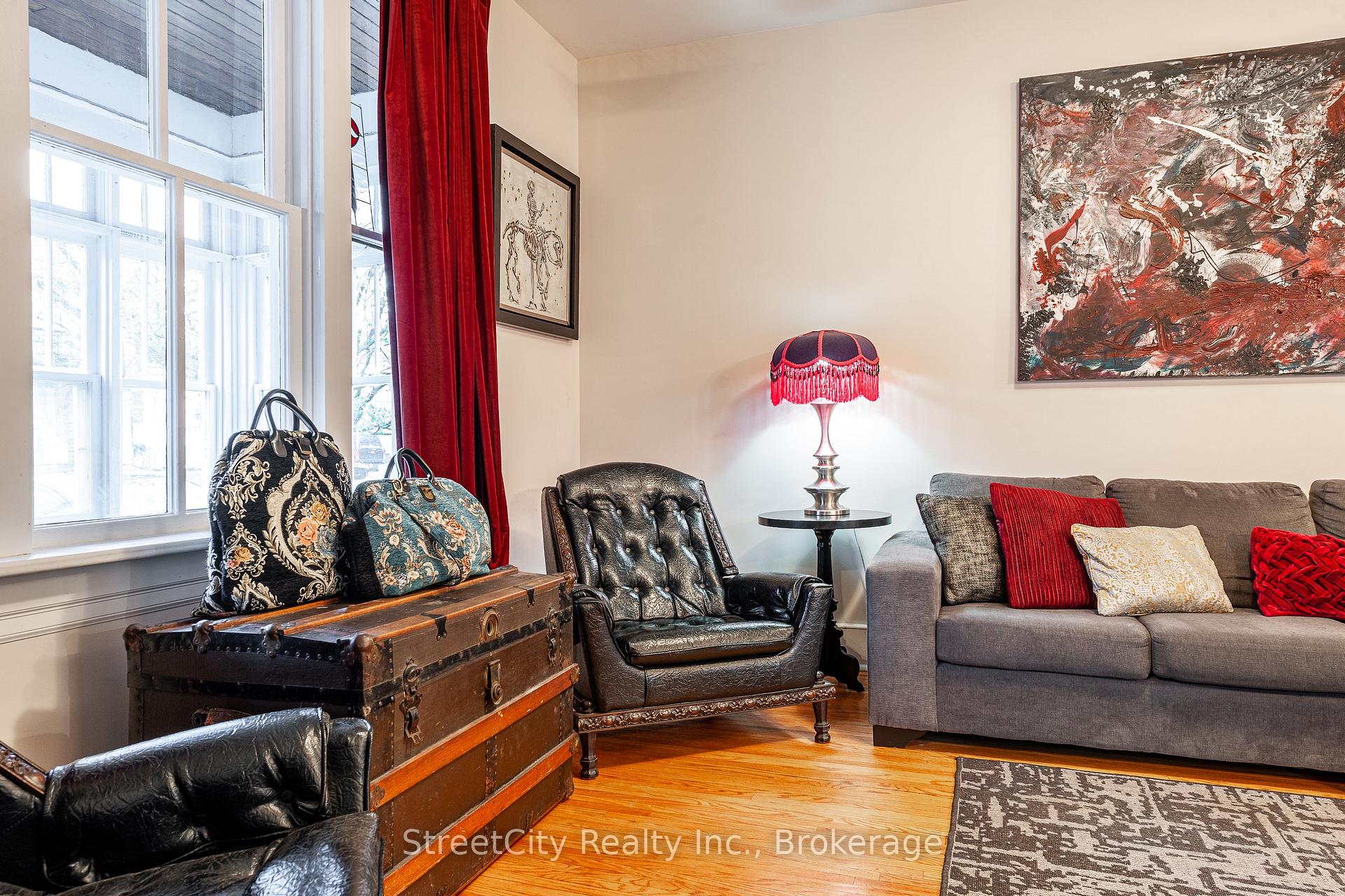 Photo 2 of 211 Albert Street, Stratford — HOMEH