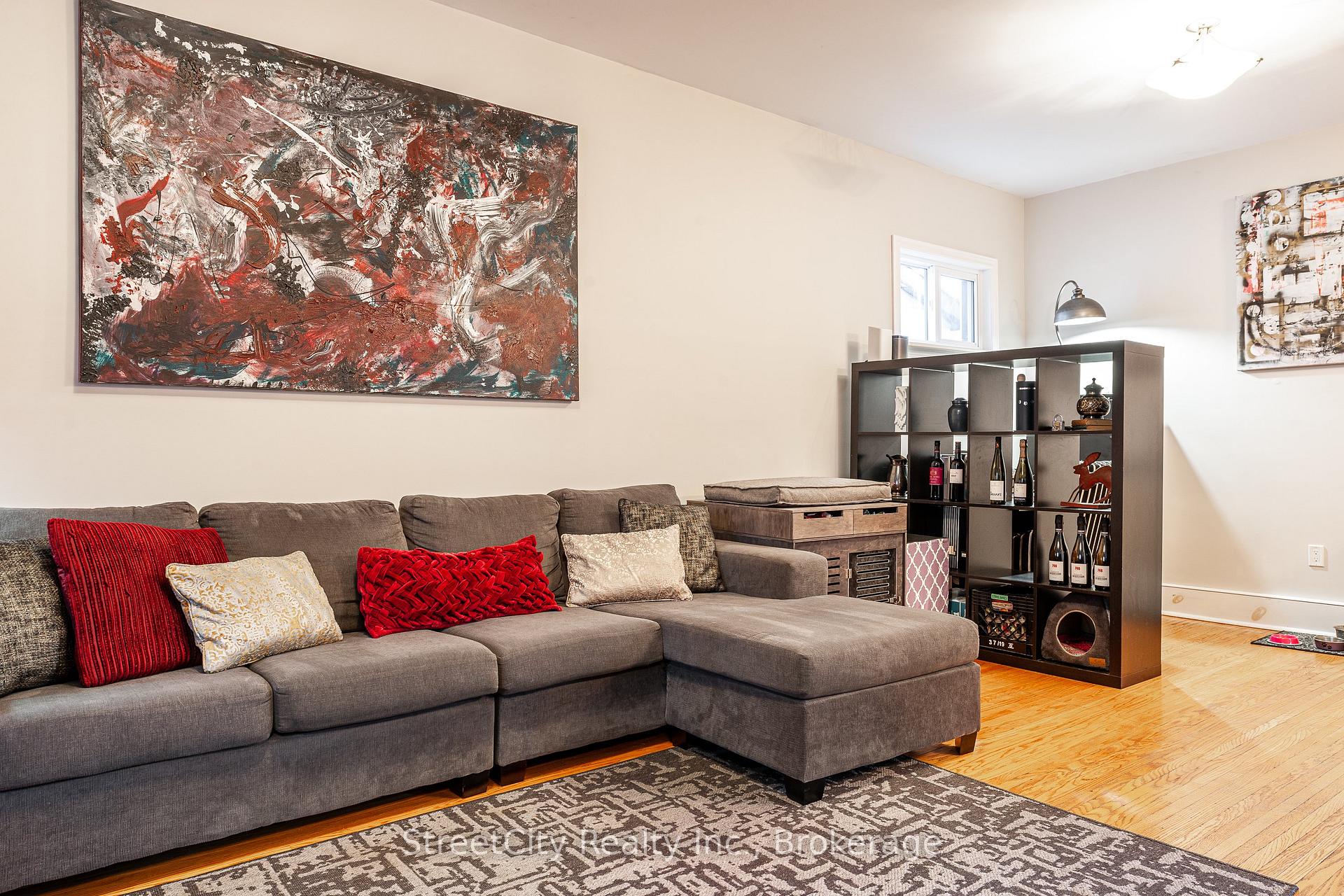 Photo 4 of 211 Albert Street, Stratford — HOMEH