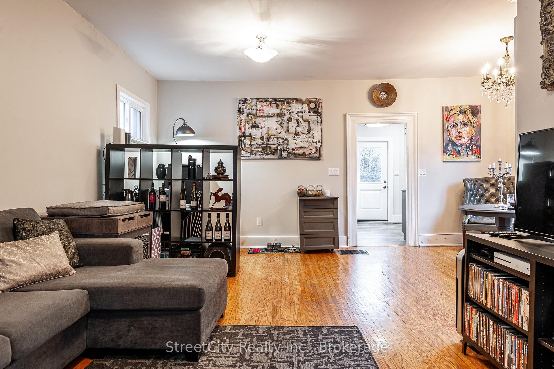 Photo 11 of 211 Albert Street, Stratford — HOMEH
