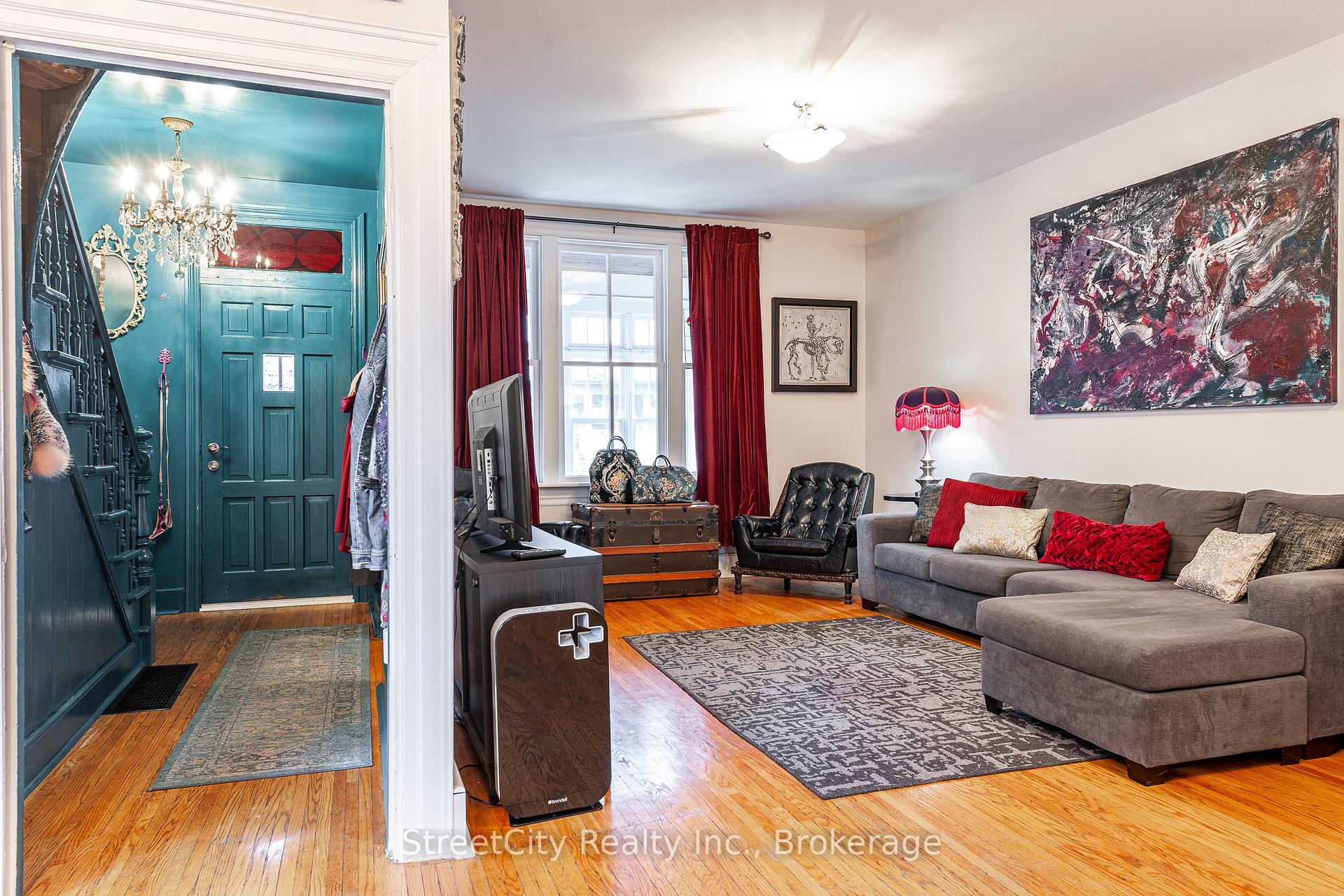 Photo 7 of 211 Albert Street, Stratford — HOMEH
