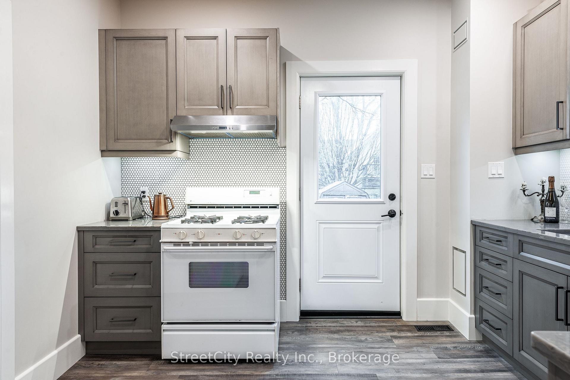 Photo 36 of 211 Albert Street, Stratford — HOMEH