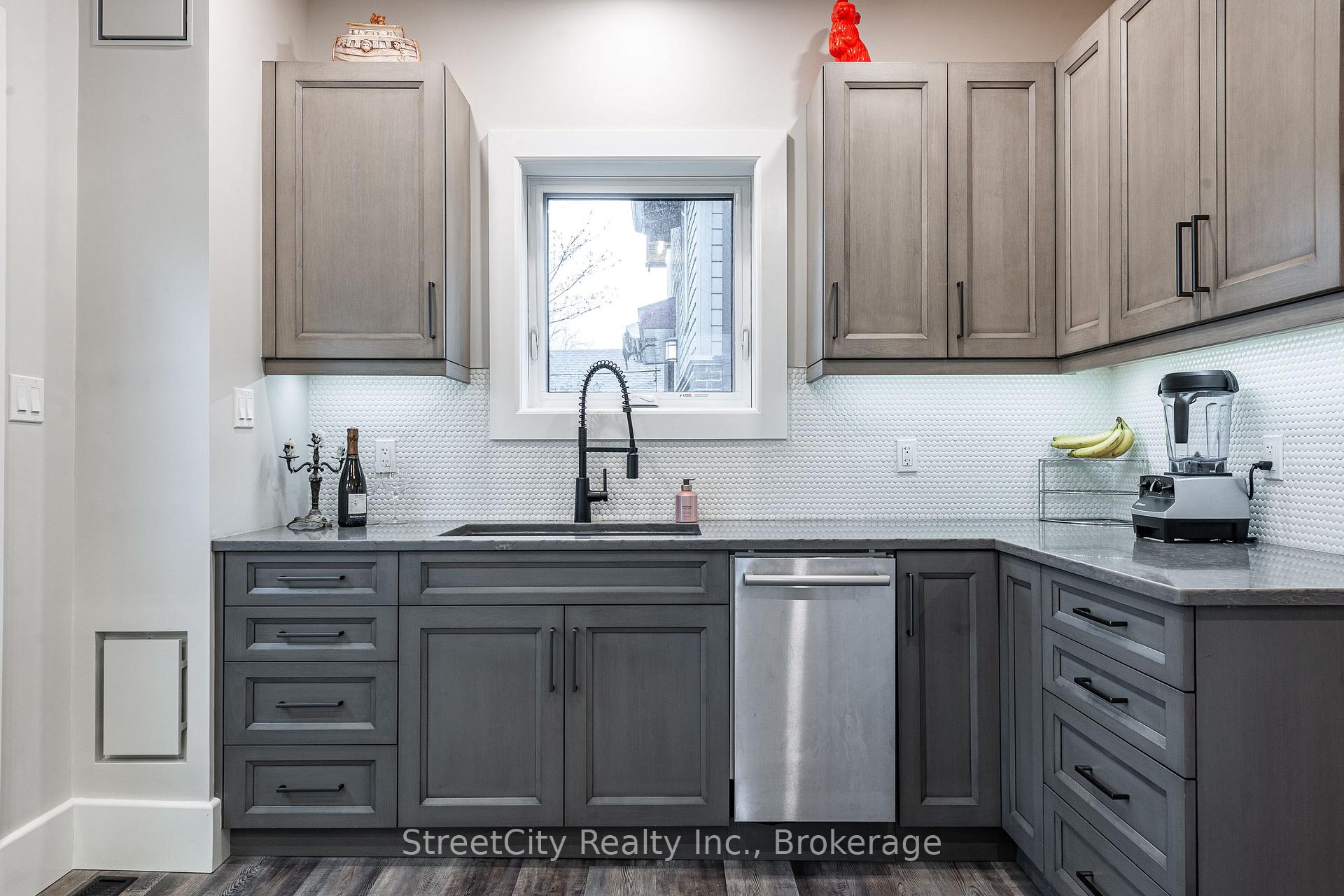 Photo 35 of 211 Albert Street, Stratford — HOMEH