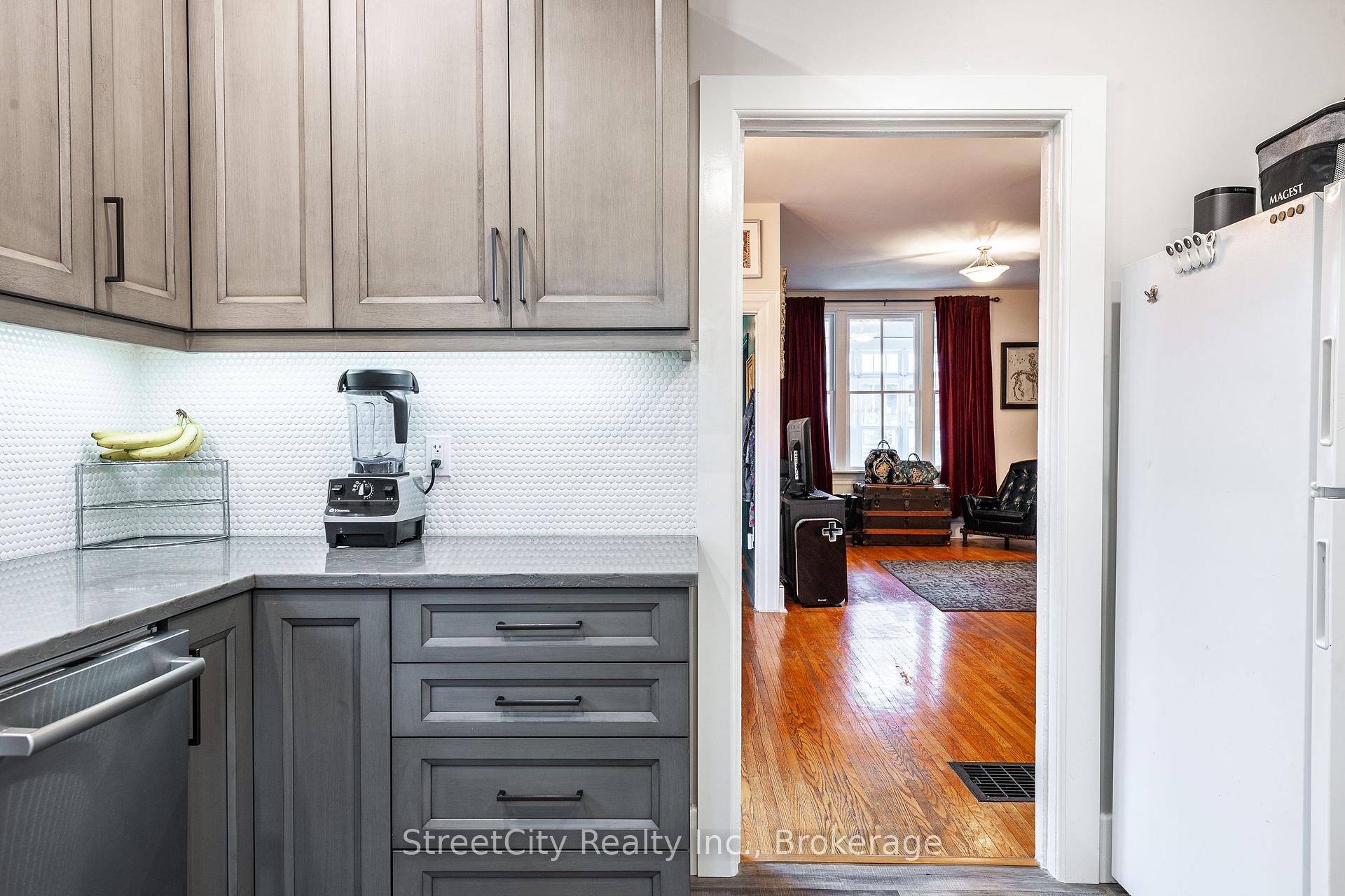 Photo 17 of 211 Albert Street, Stratford — HOMEH