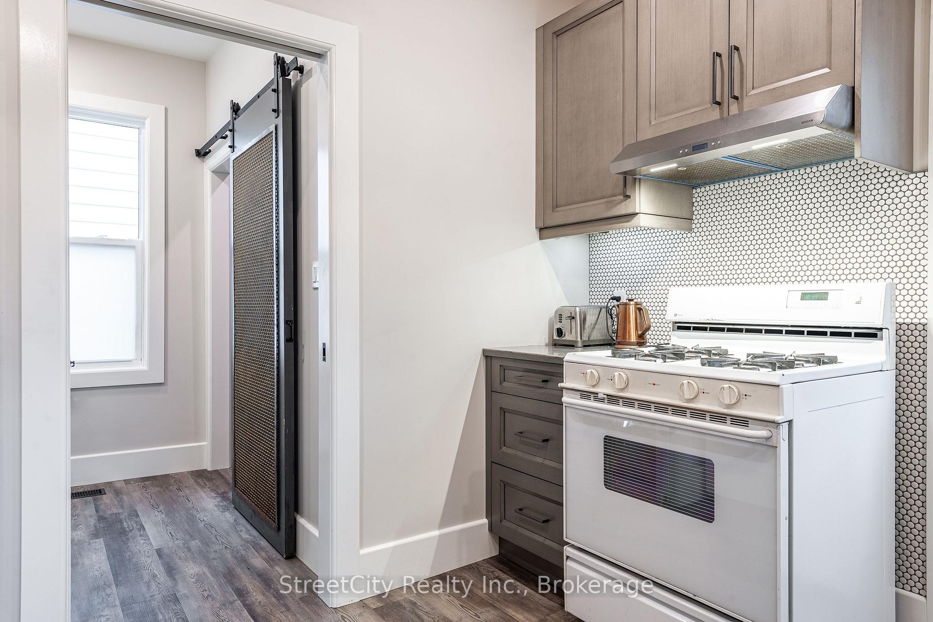 Photo 20 of 211 Albert Street, Stratford — HOMEH