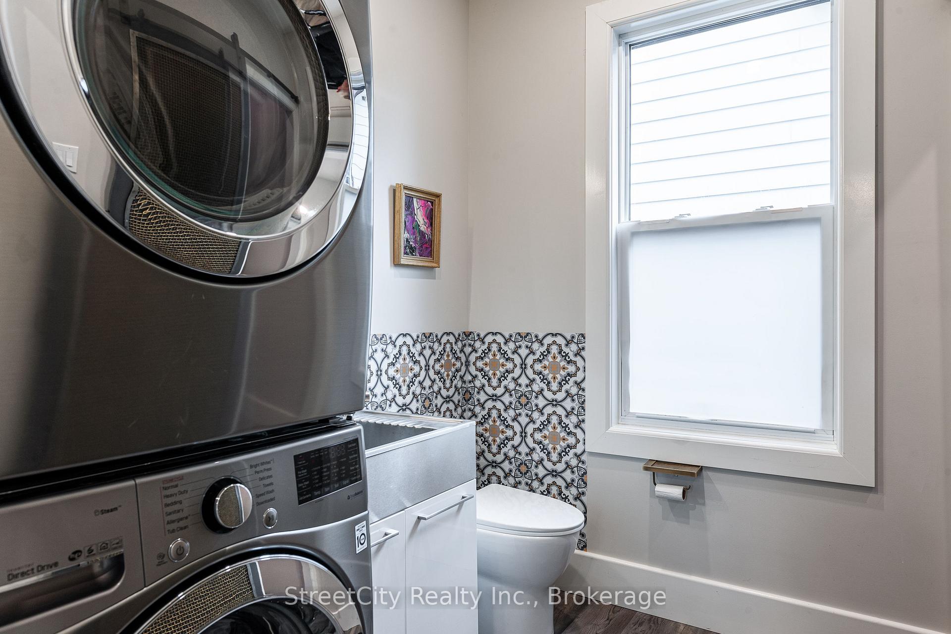 Photo 19 of 211 Albert Street, Stratford — HOMEH