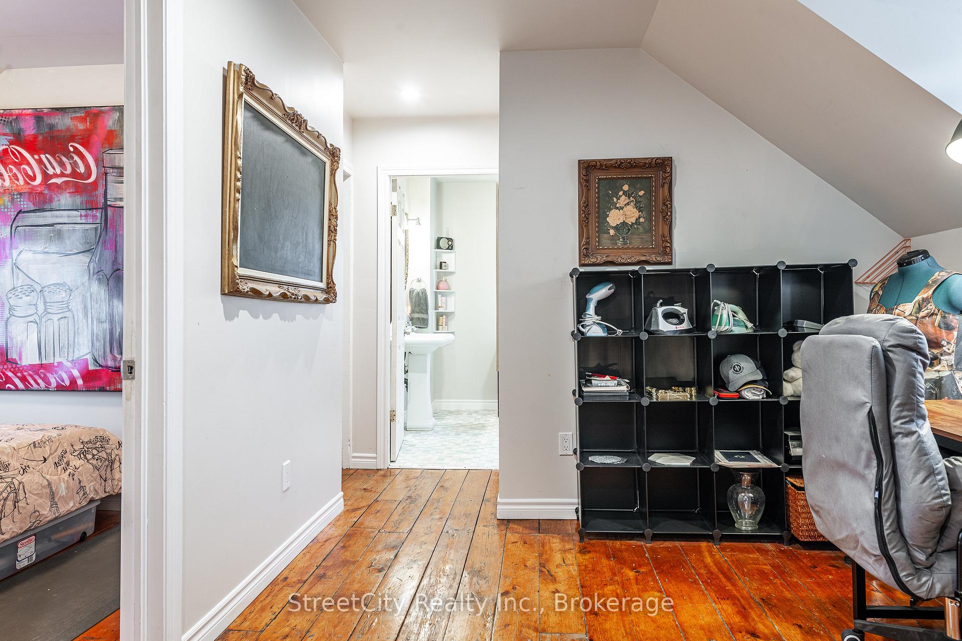 Photo 14 of 211 Albert Street, Stratford — HOMEH