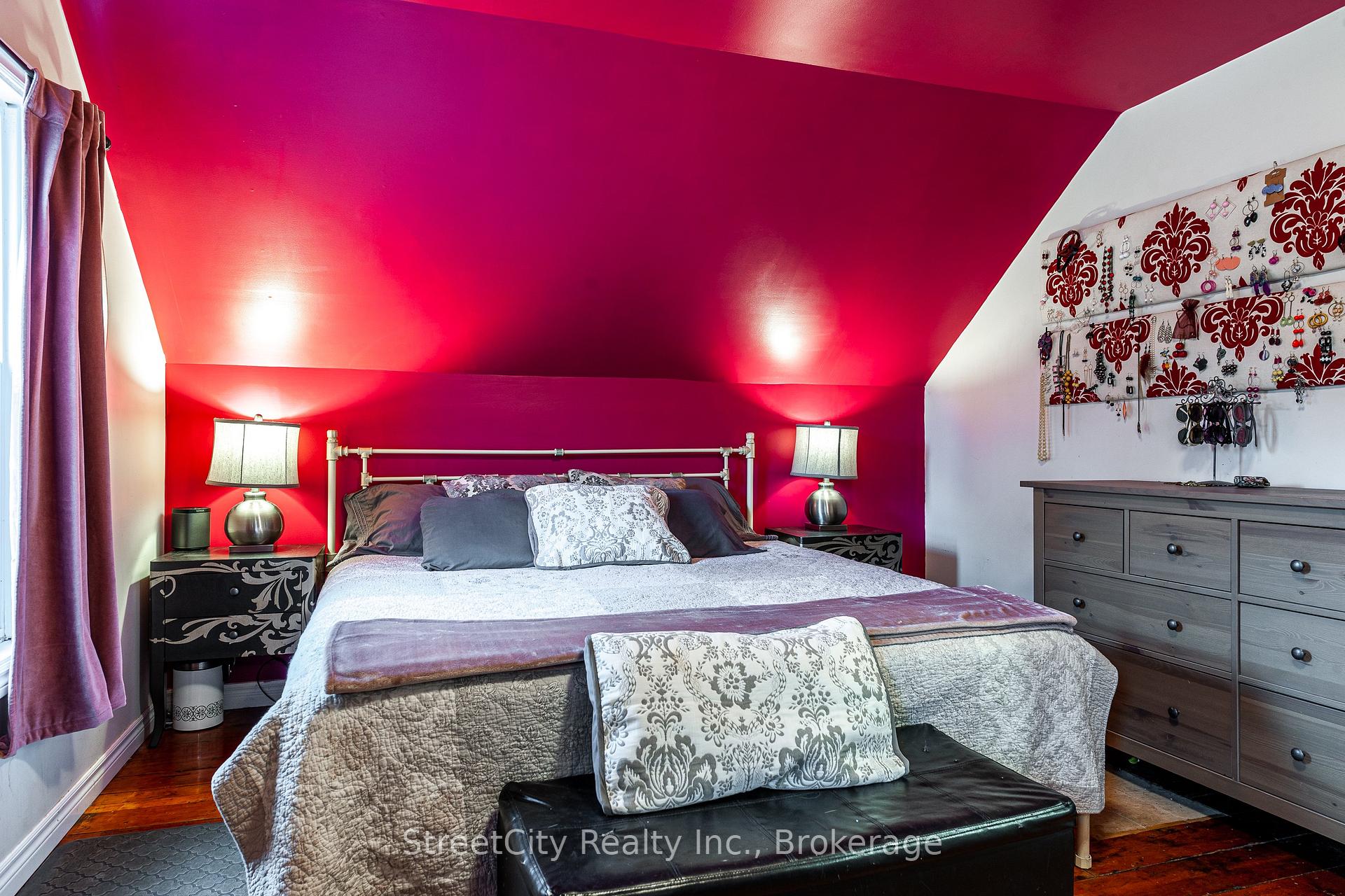 Photo 26 of 211 Albert Street, Stratford — HOMEH