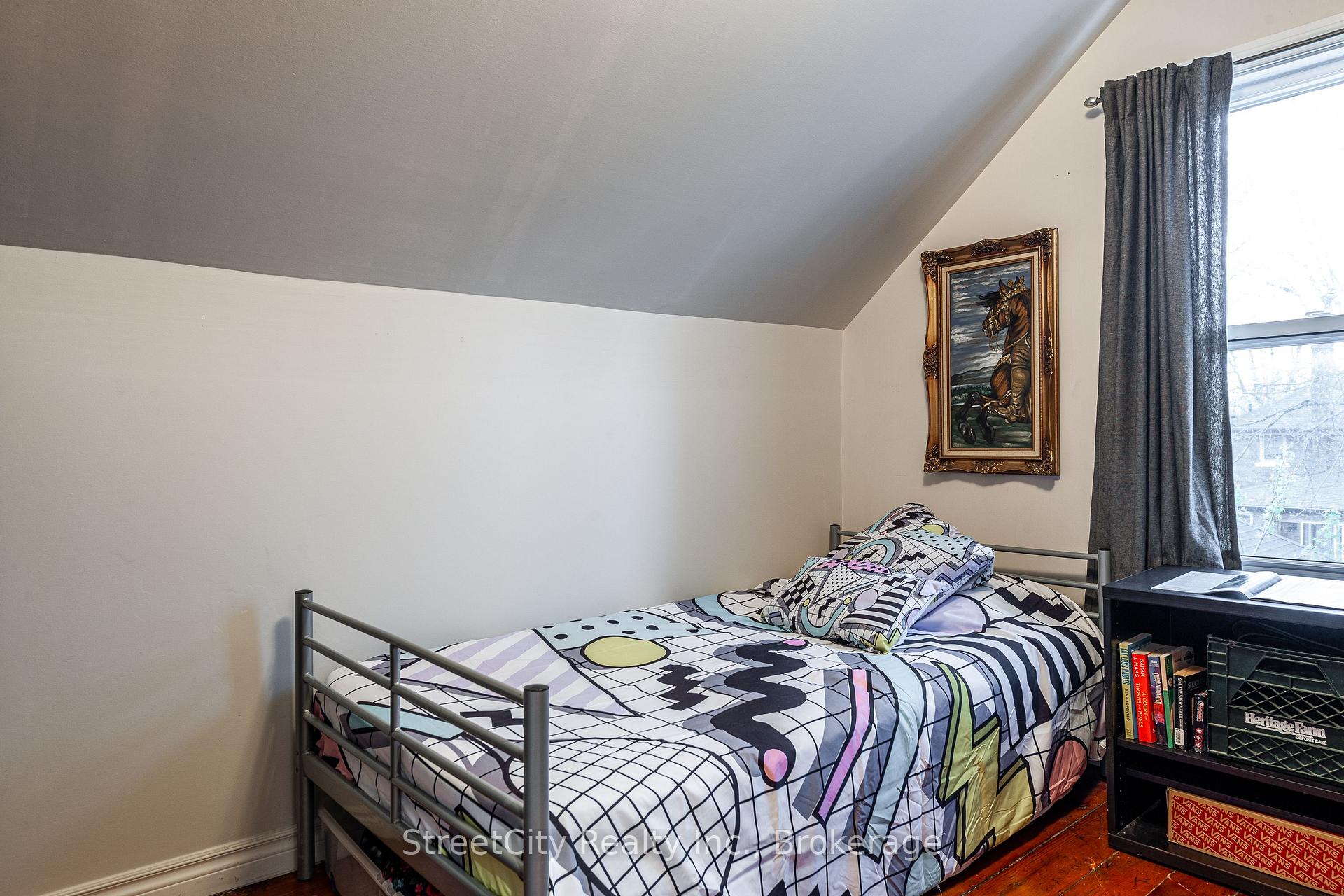 Photo 34 of 211 Albert Street, Stratford — HOMEH