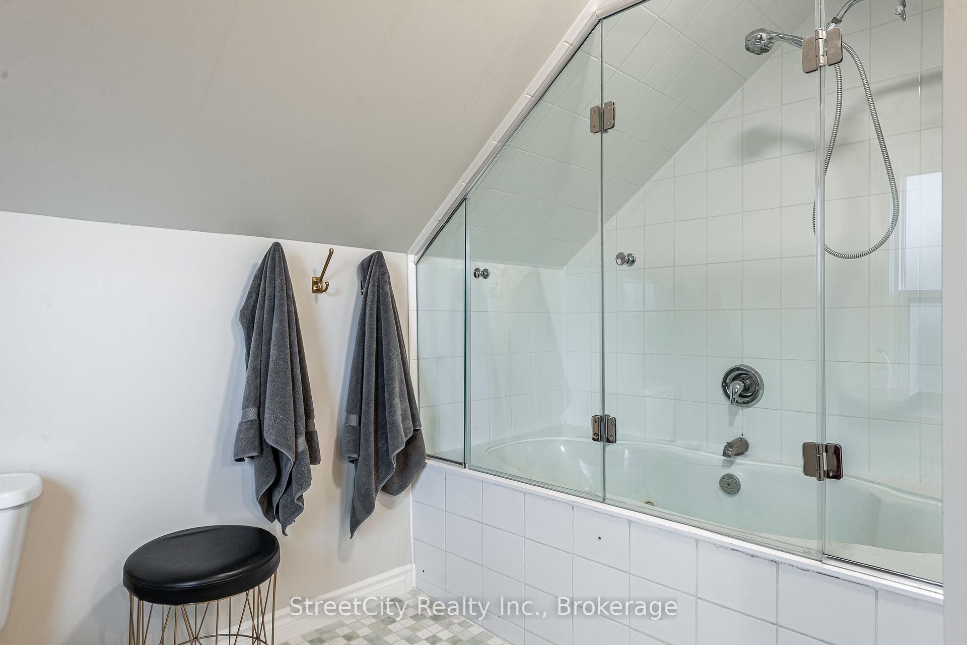 Photo 29 of 211 Albert Street, Stratford — HOMEH