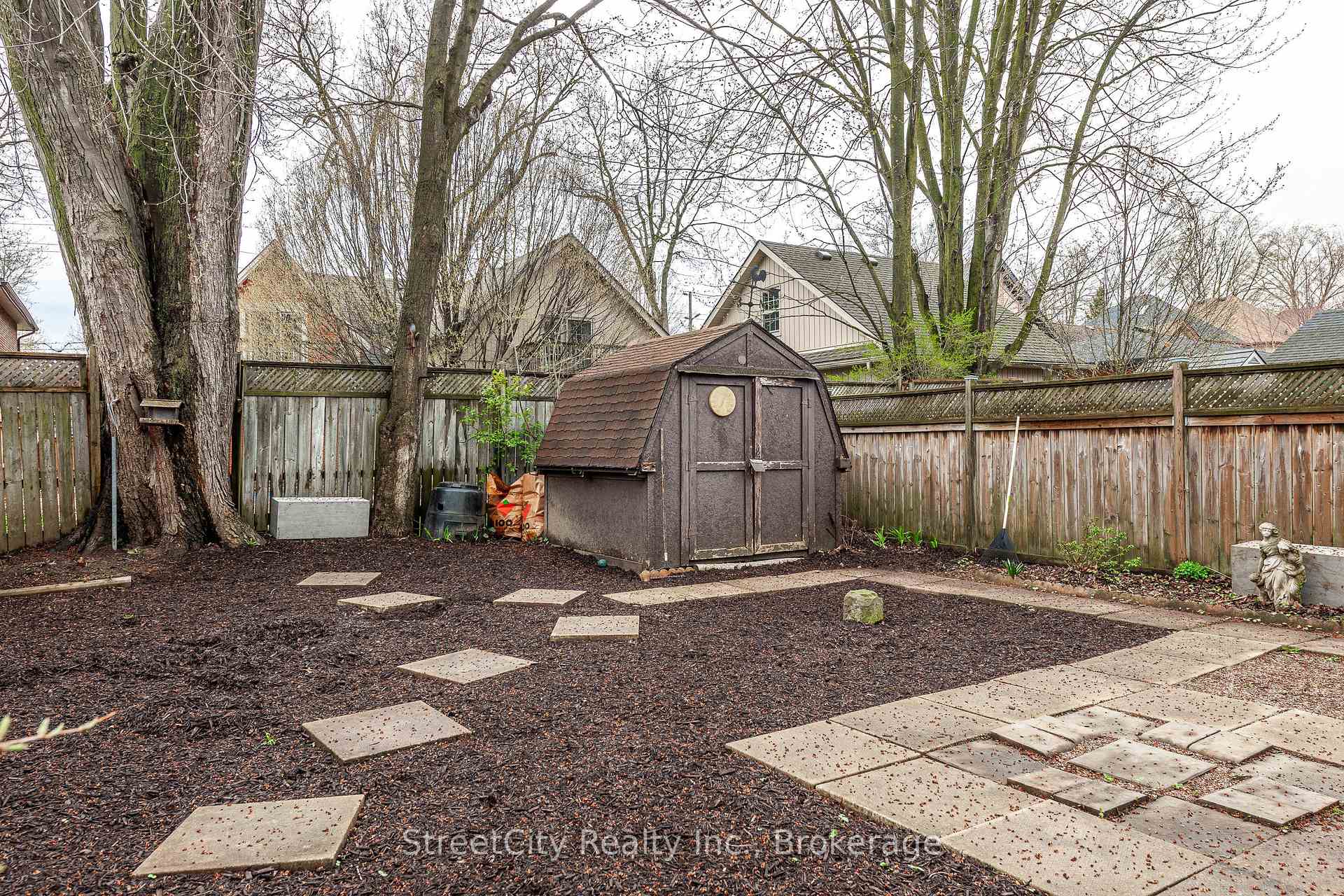 Photo 41 of 211 Albert Street, Stratford — HOMEH