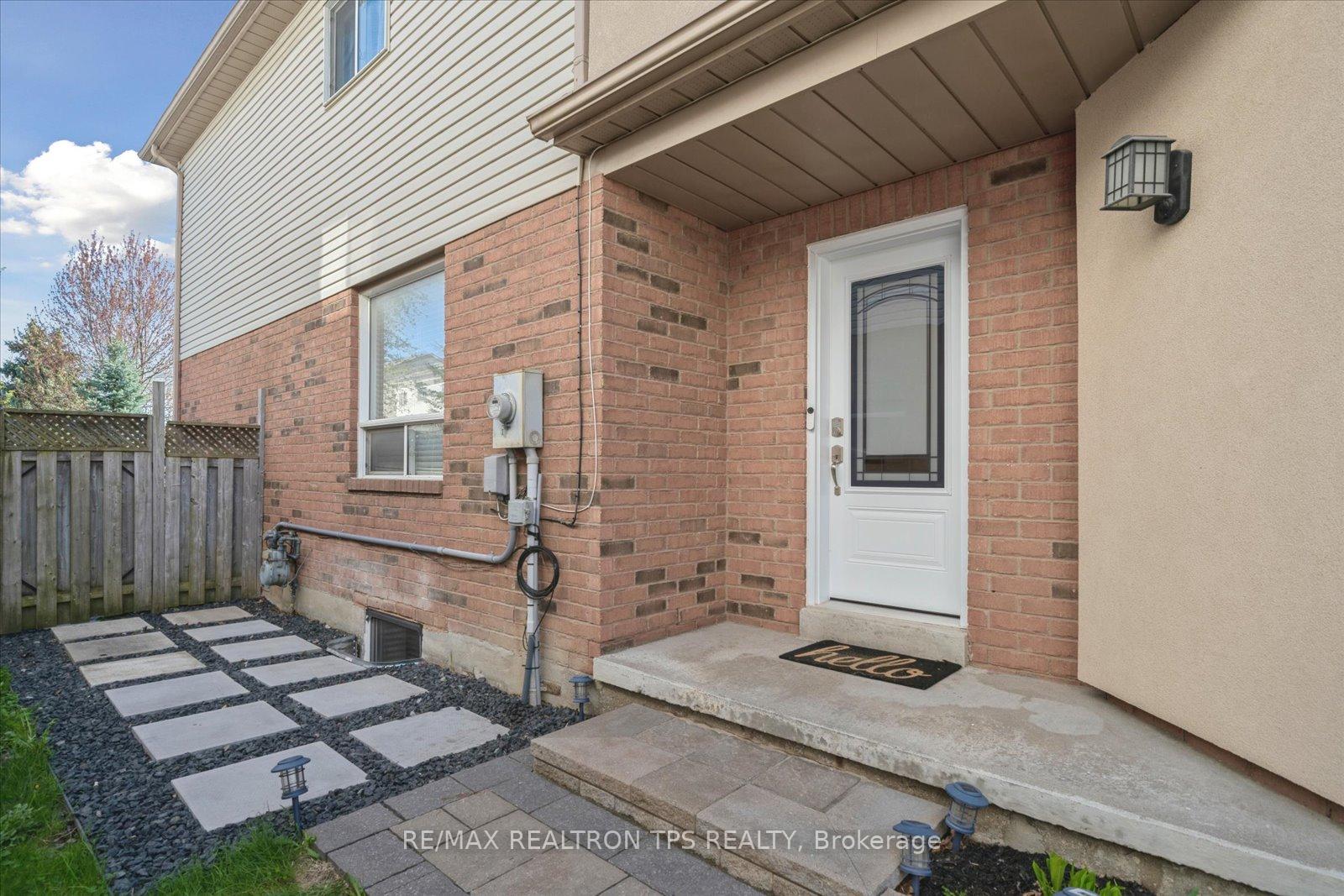 Photo 5 of 11 Jays Drive, Whitby, Williamsburg — HOMEH