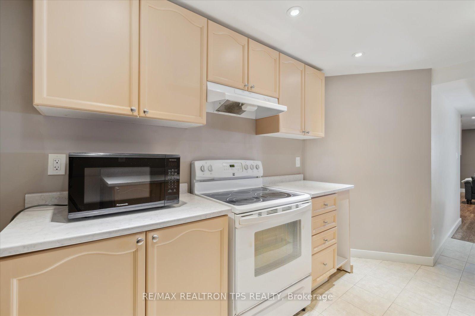 Photo 25 of 11 Jays Drive, Whitby, Williamsburg — HOMEH