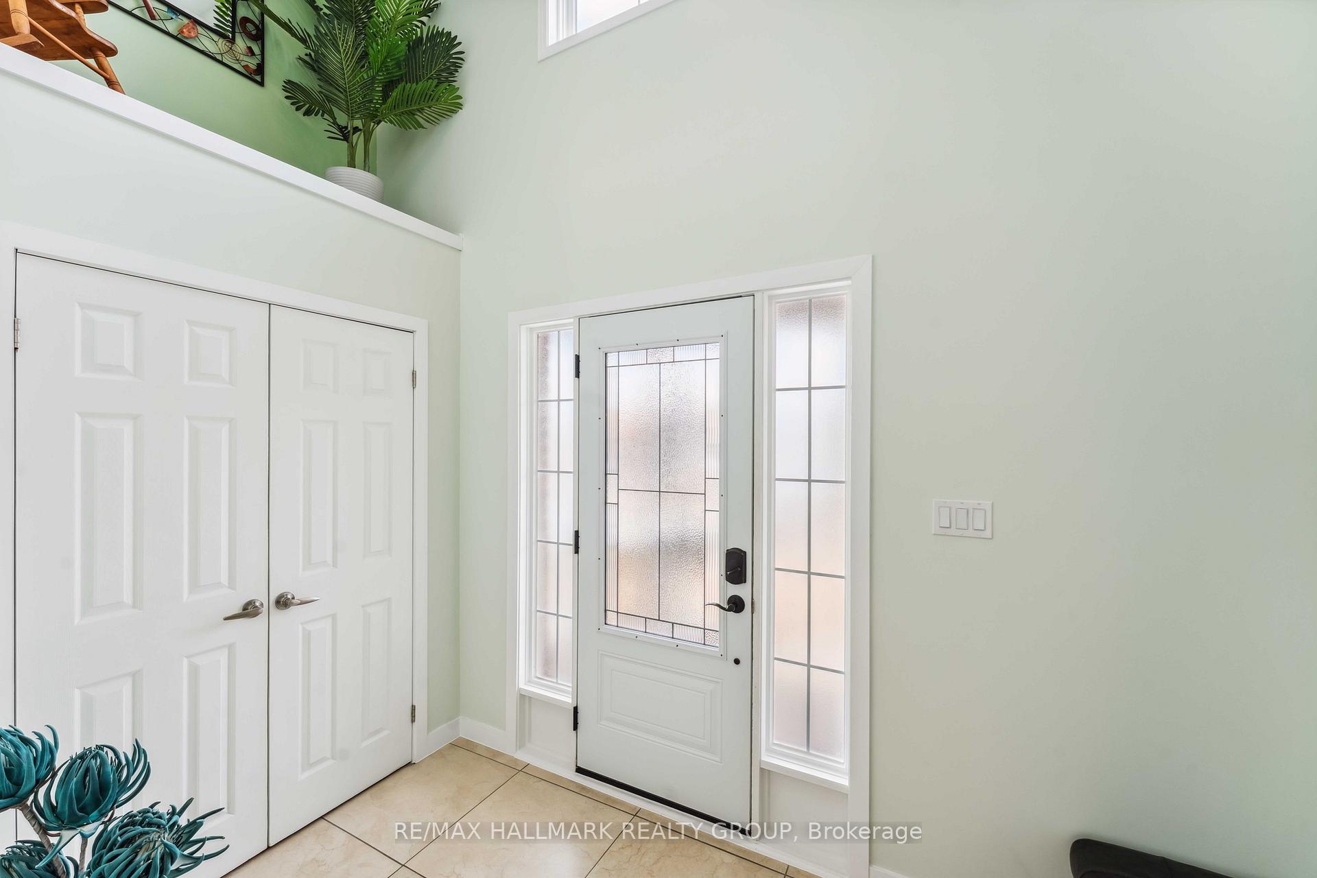 Photo 3 of 1465 Michaelsem Street, Ottawa, Chateauneuf — HOMEH