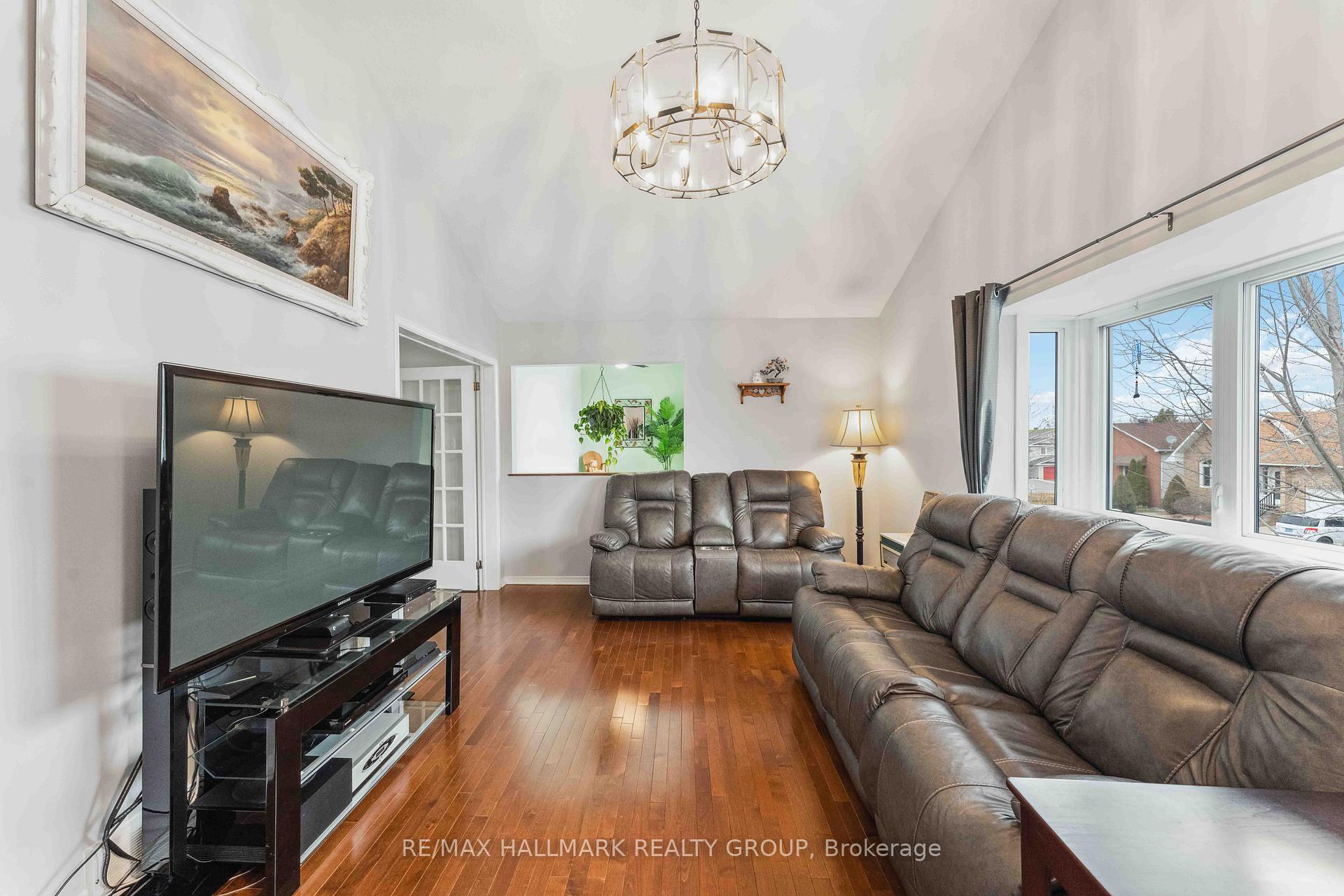 Photo 12 of 1465 Michaelsem Street, Ottawa, Chateauneuf — HOMEH
