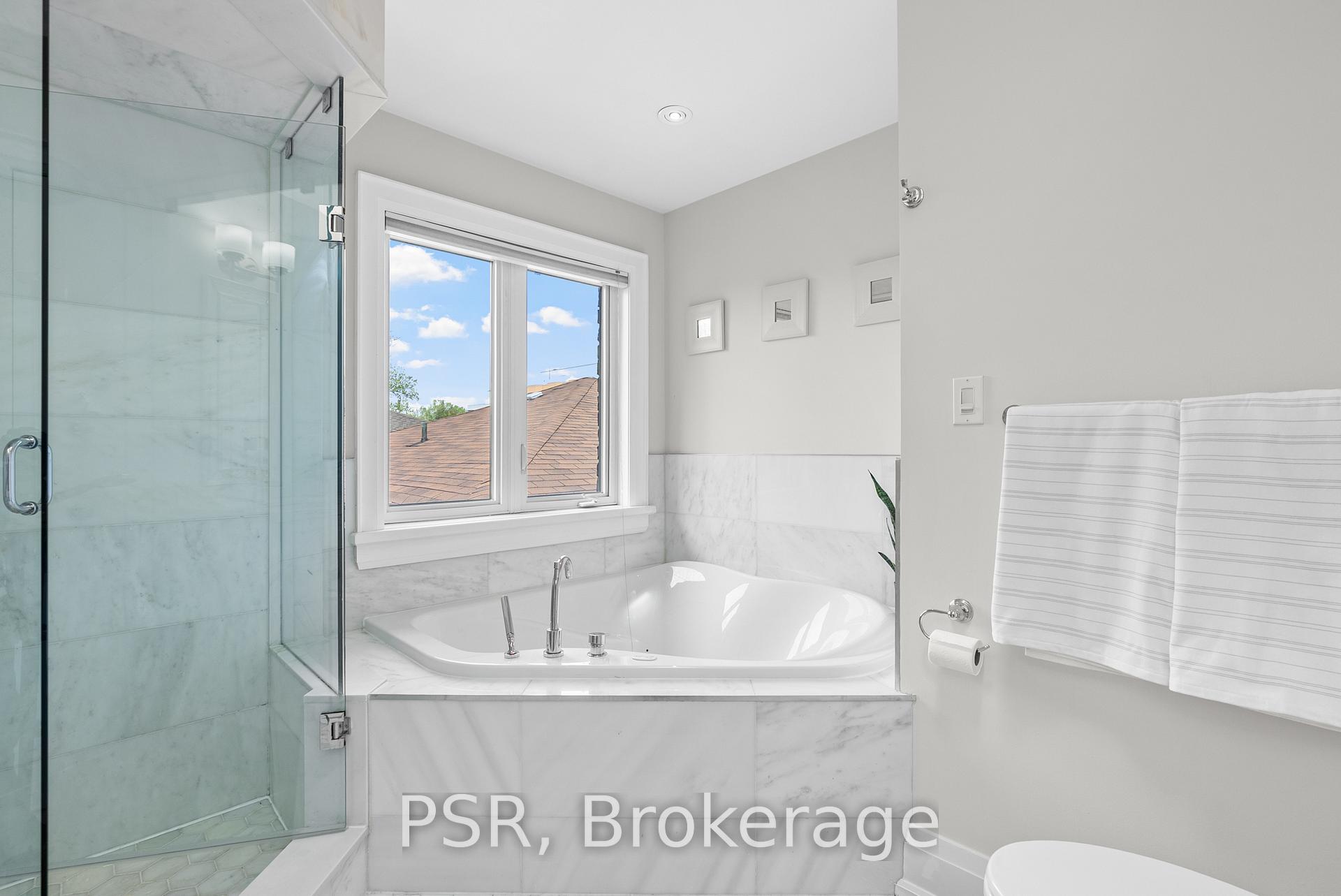 Photo 13 of 597B Old Orchard Grove, Toronto, Bedford Park-Nortown — HOMEH