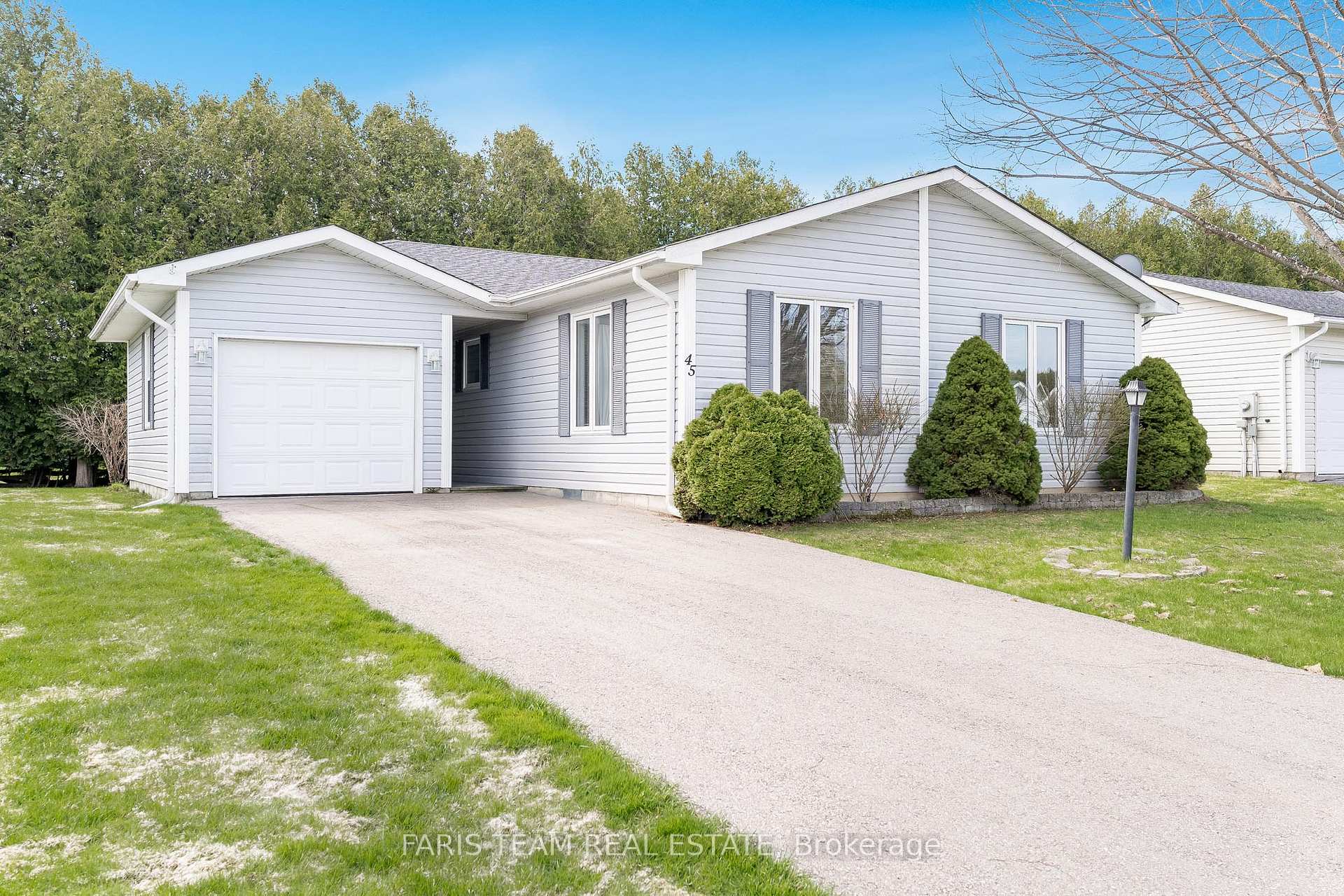 Photo 1 of 45 St James Place, Wasaga Beach — HOMEH