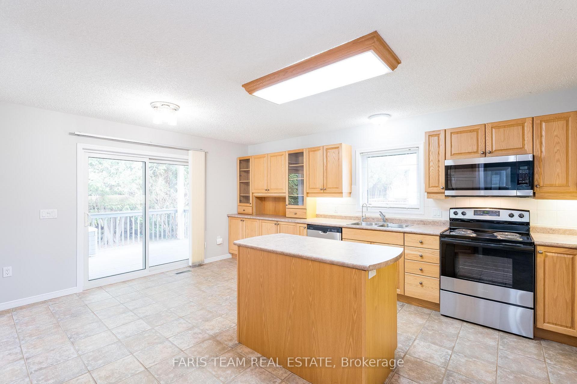 Photo 2 of 45 St James Place, Wasaga Beach — HOMEH