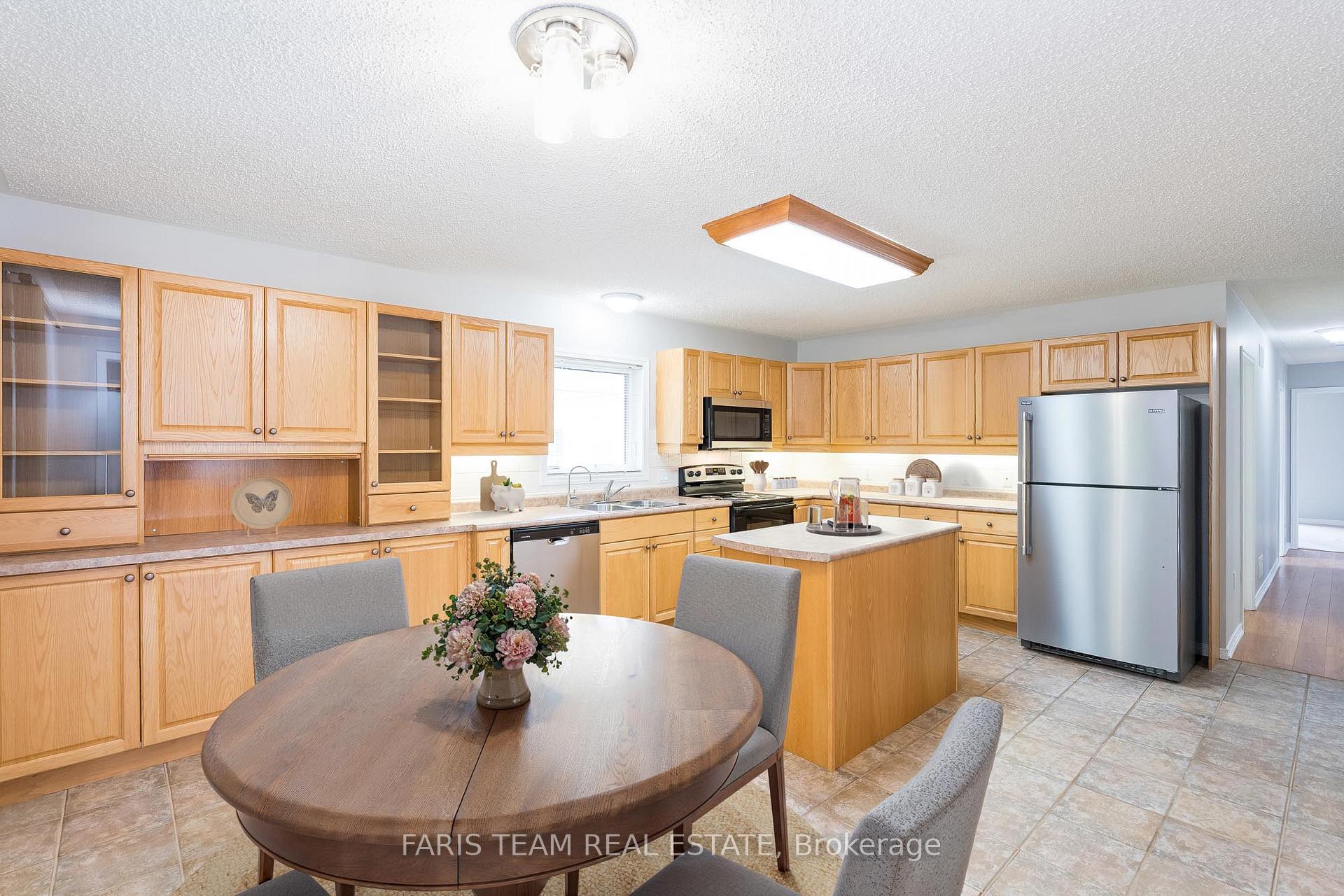 Photo 3 of 45 St James Place, Wasaga Beach — HOMEH
