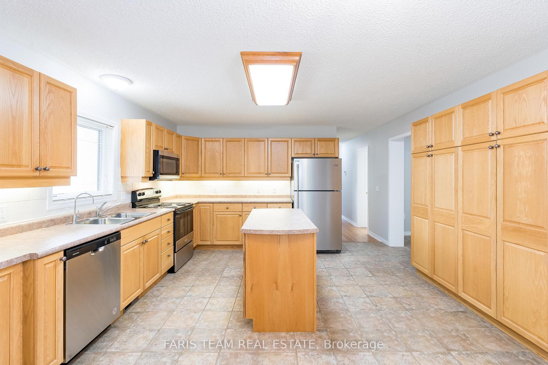 Photo 6 of 45 St James Place, Wasaga Beach — HOMEH