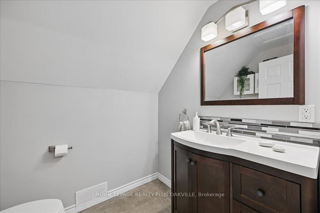 Photo 25 of 361 East 23rd Street, Hamilton, Burkholme — HOMEH