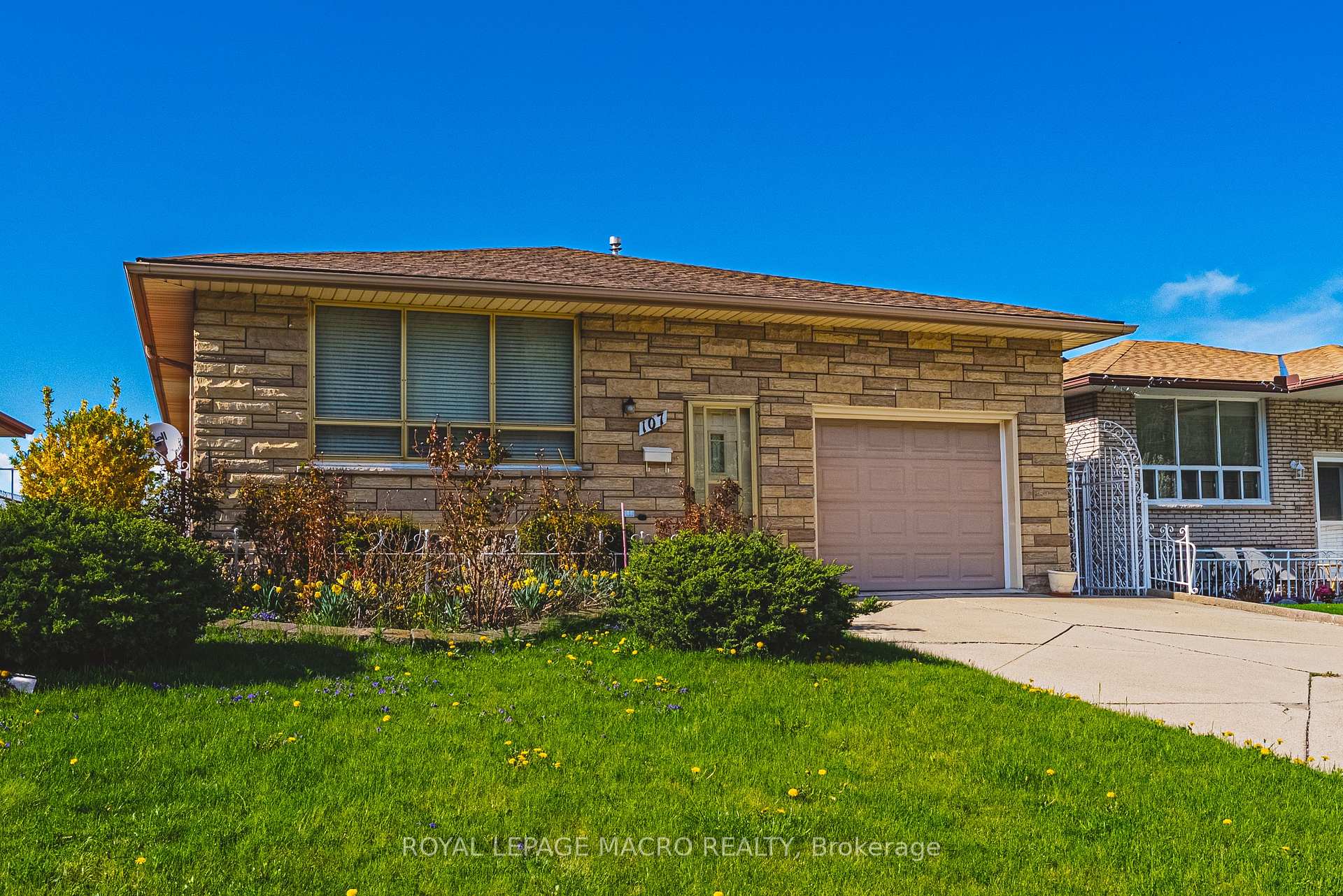 Photo 5 of 107 Marcella Crescent, Hamilton, Gershome — HOMEH