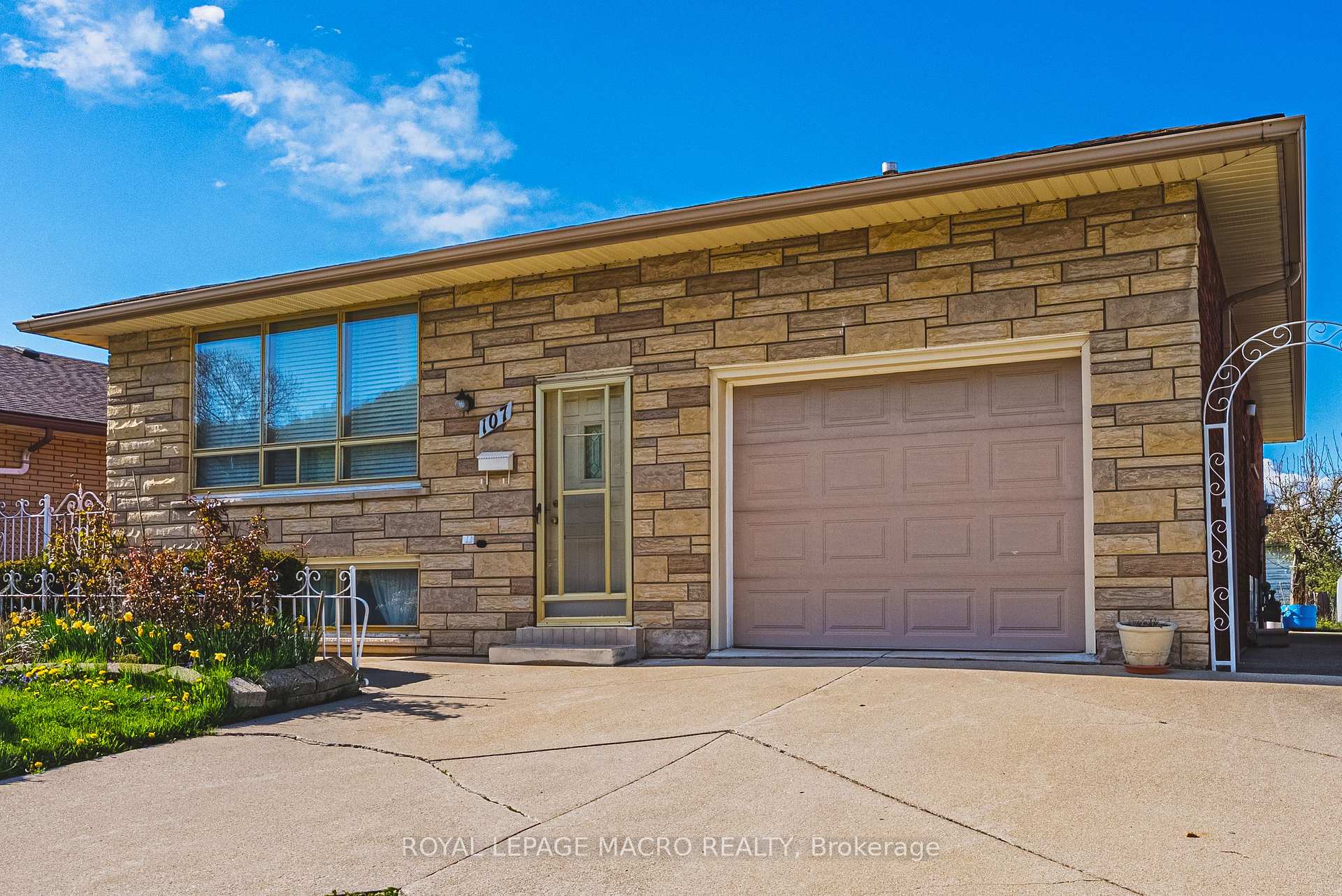 Photo 16 of 107 Marcella Crescent, Hamilton, Gershome — HOMEH