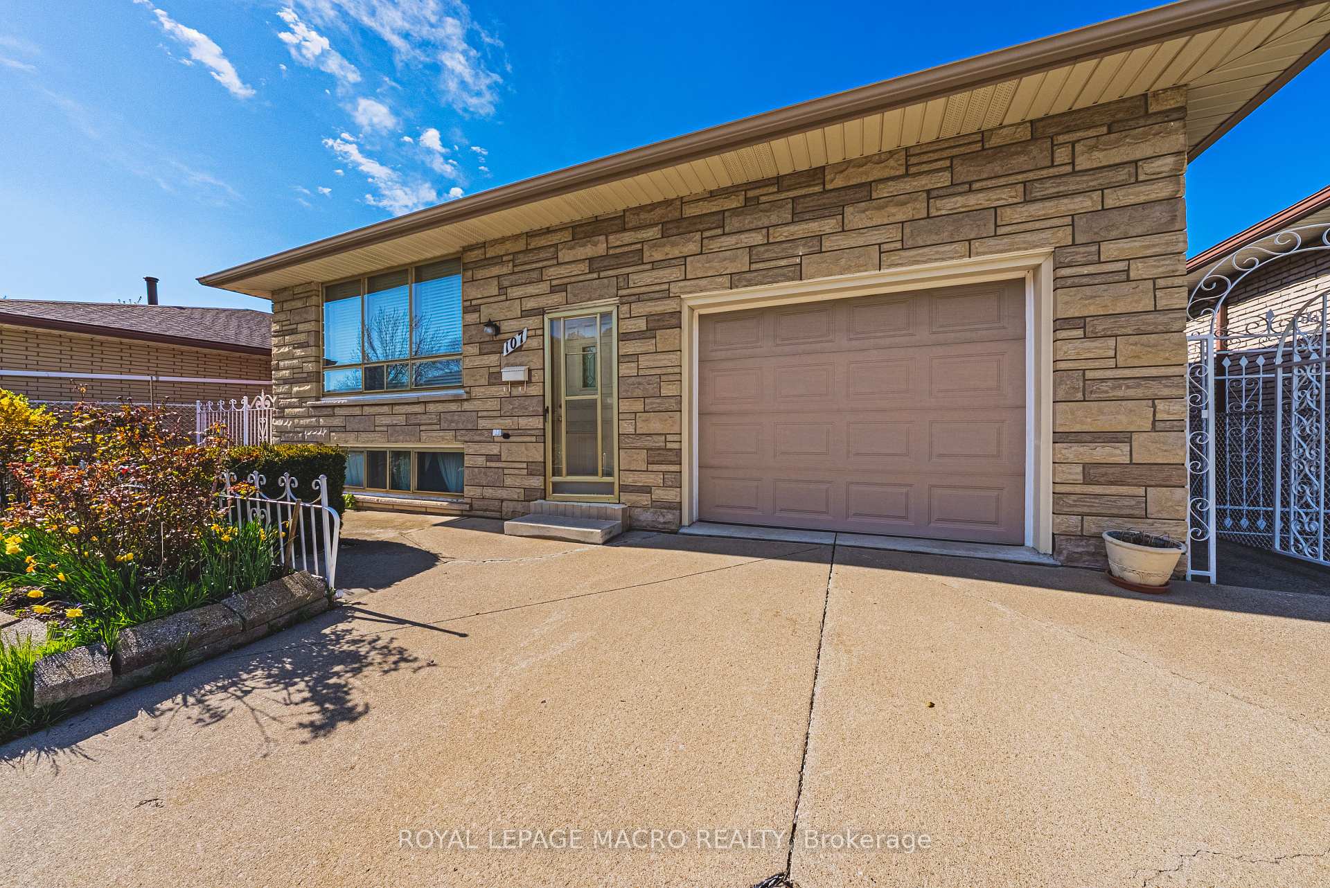 Photo 21 of 107 Marcella Crescent, Hamilton, Gershome — HOMEH
