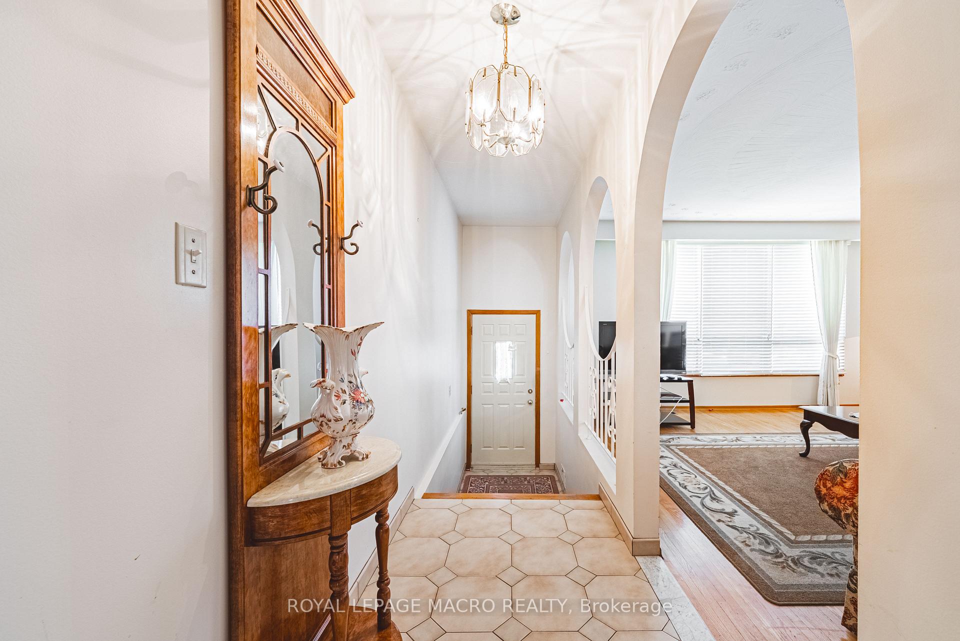 Photo 3 of 107 Marcella Crescent, Hamilton, Gershome — HOMEH