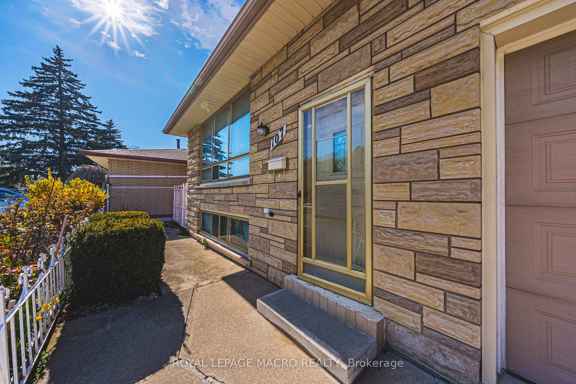 Photo 7 of 107 Marcella Crescent, Hamilton, Gershome — HOMEH