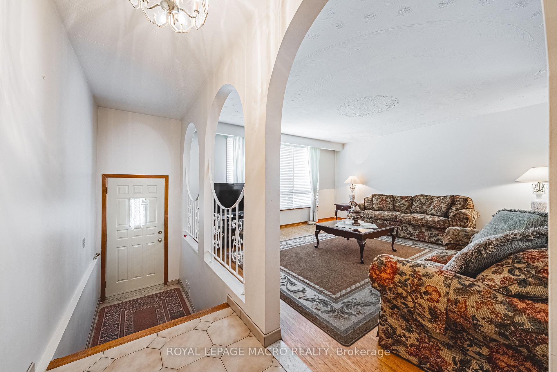 Photo 6 of 107 Marcella Crescent, Hamilton, Gershome — HOMEH