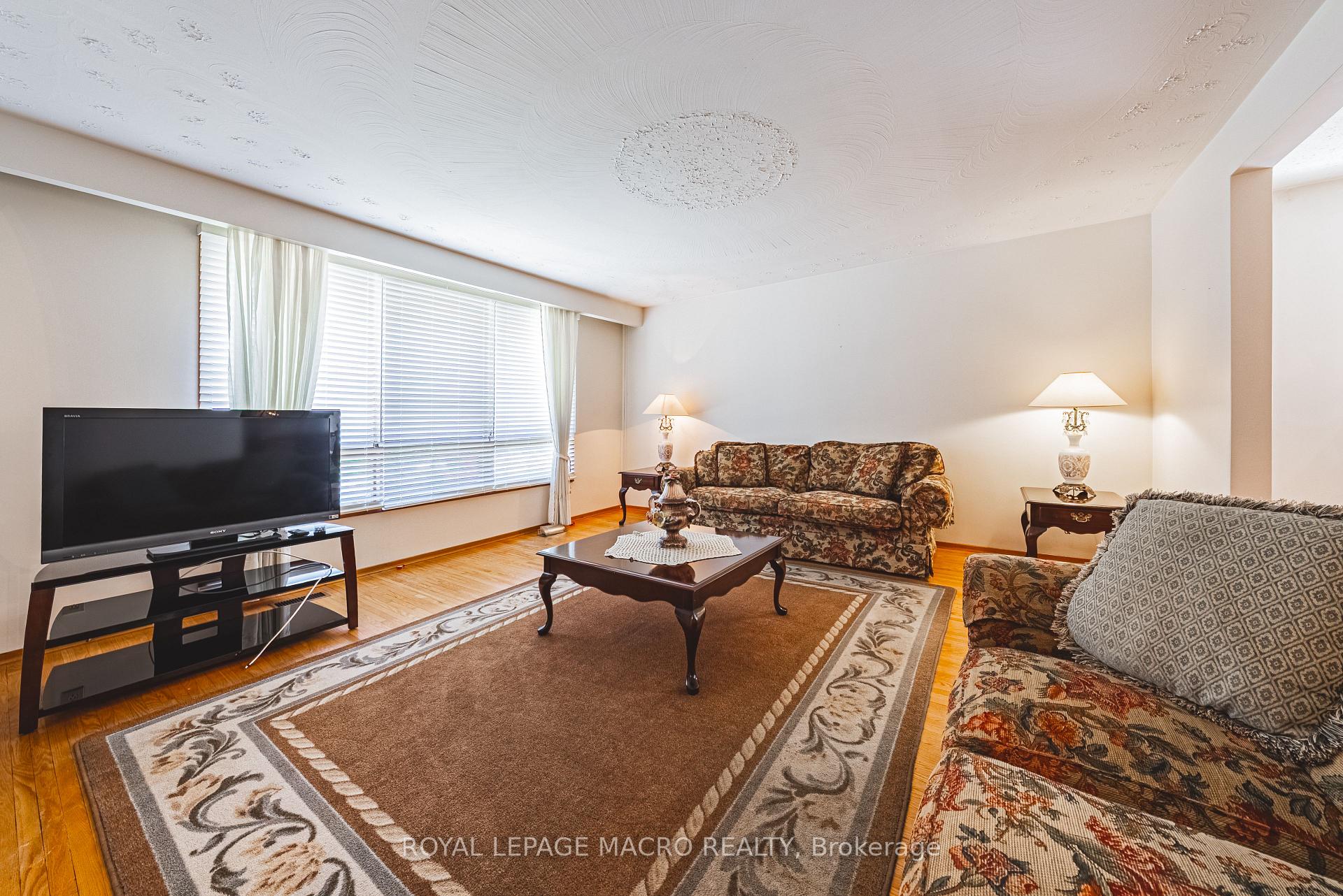 Photo 10 of 107 Marcella Crescent, Hamilton, Gershome — HOMEH