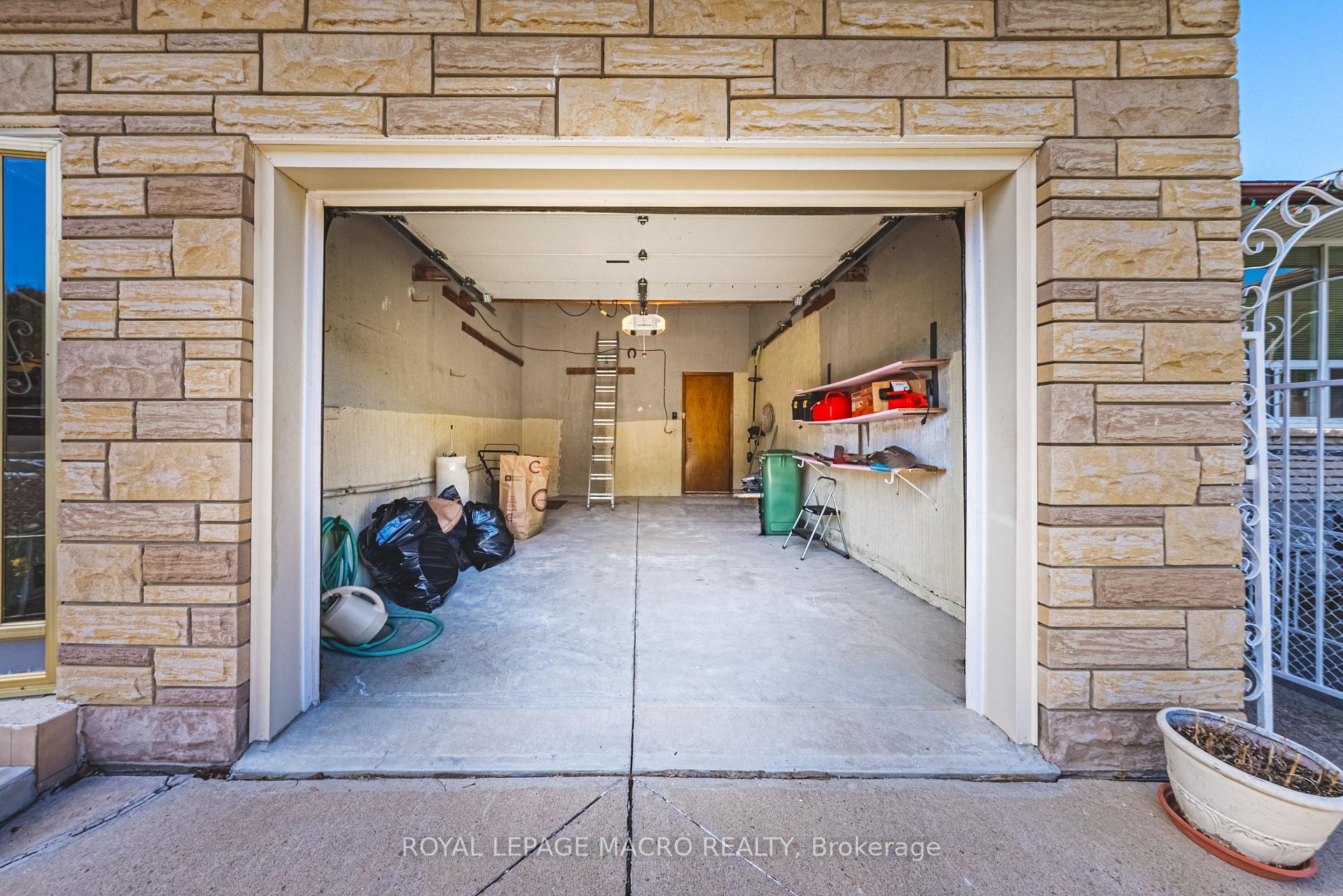 Photo 34 of 107 Marcella Crescent, Hamilton, Gershome — HOMEH