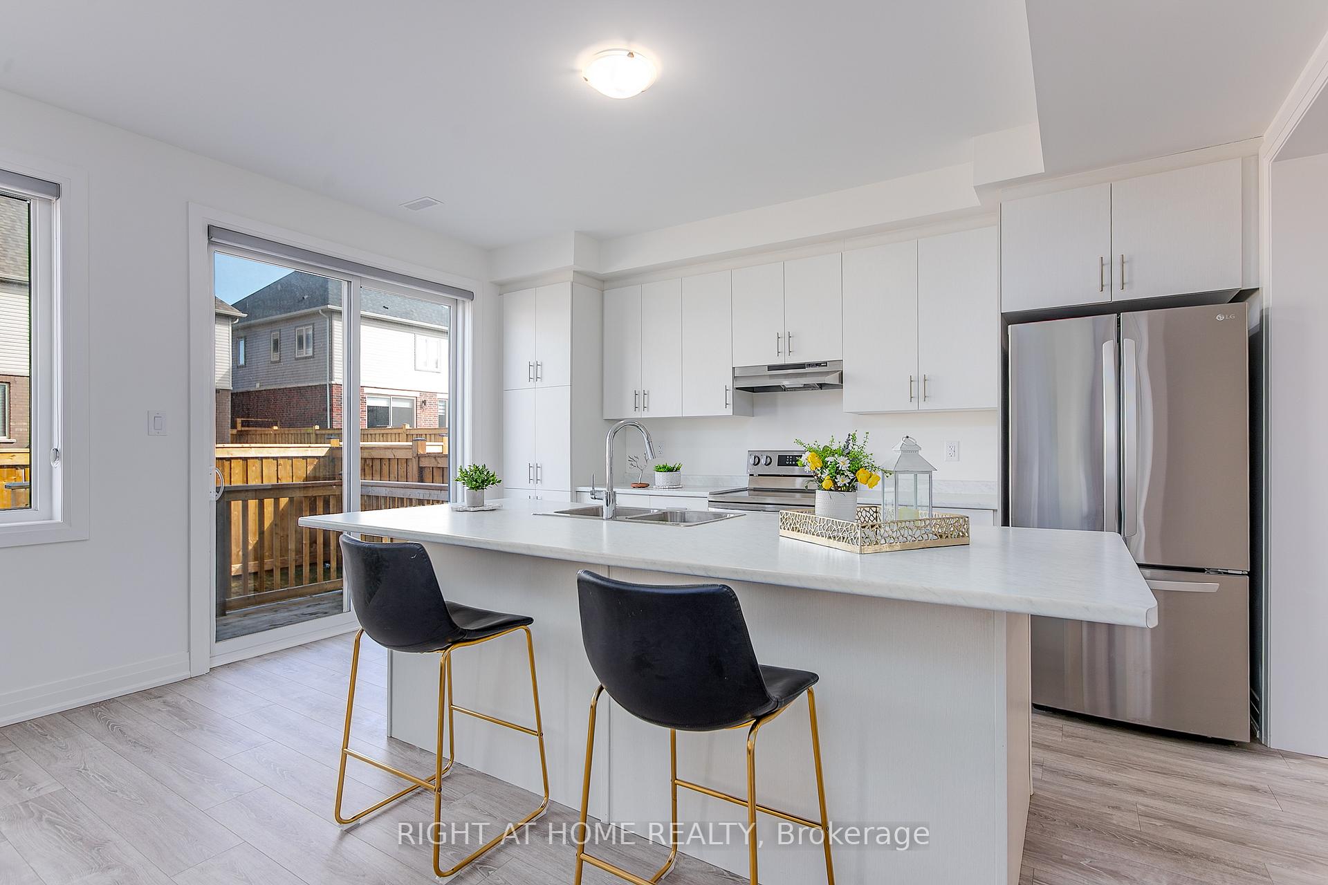 Photo 4 of 45 Shepherd Drive, Barrie, Rural Barrie Southeast — HOMEH