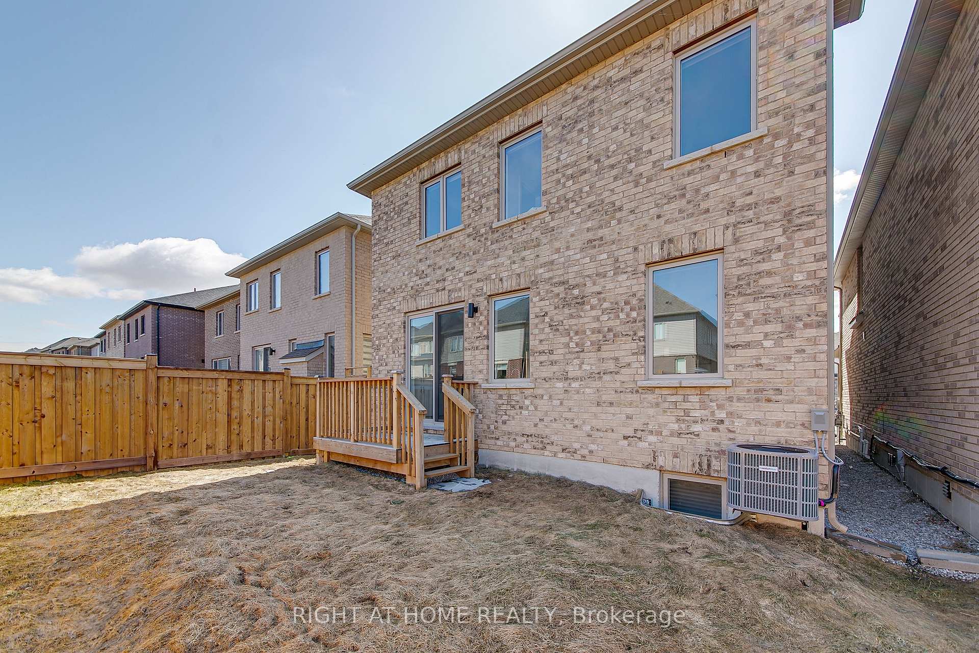 Photo 35 of 45 Shepherd Drive, Barrie, Rural Barrie Southeast — HOMEH