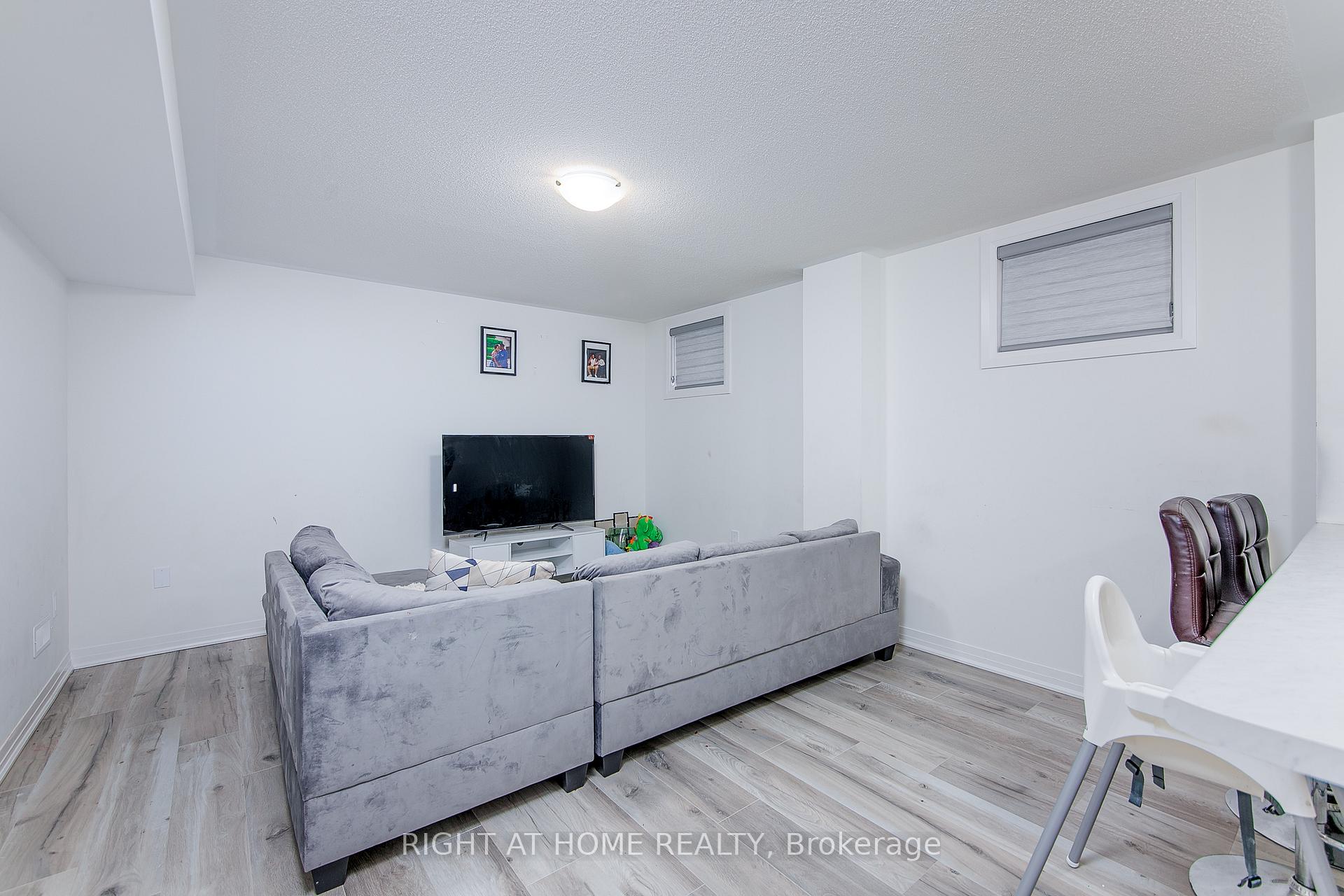 Photo 46 of 45 Shepherd Drive, Barrie, Rural Barrie Southeast — HOMEH