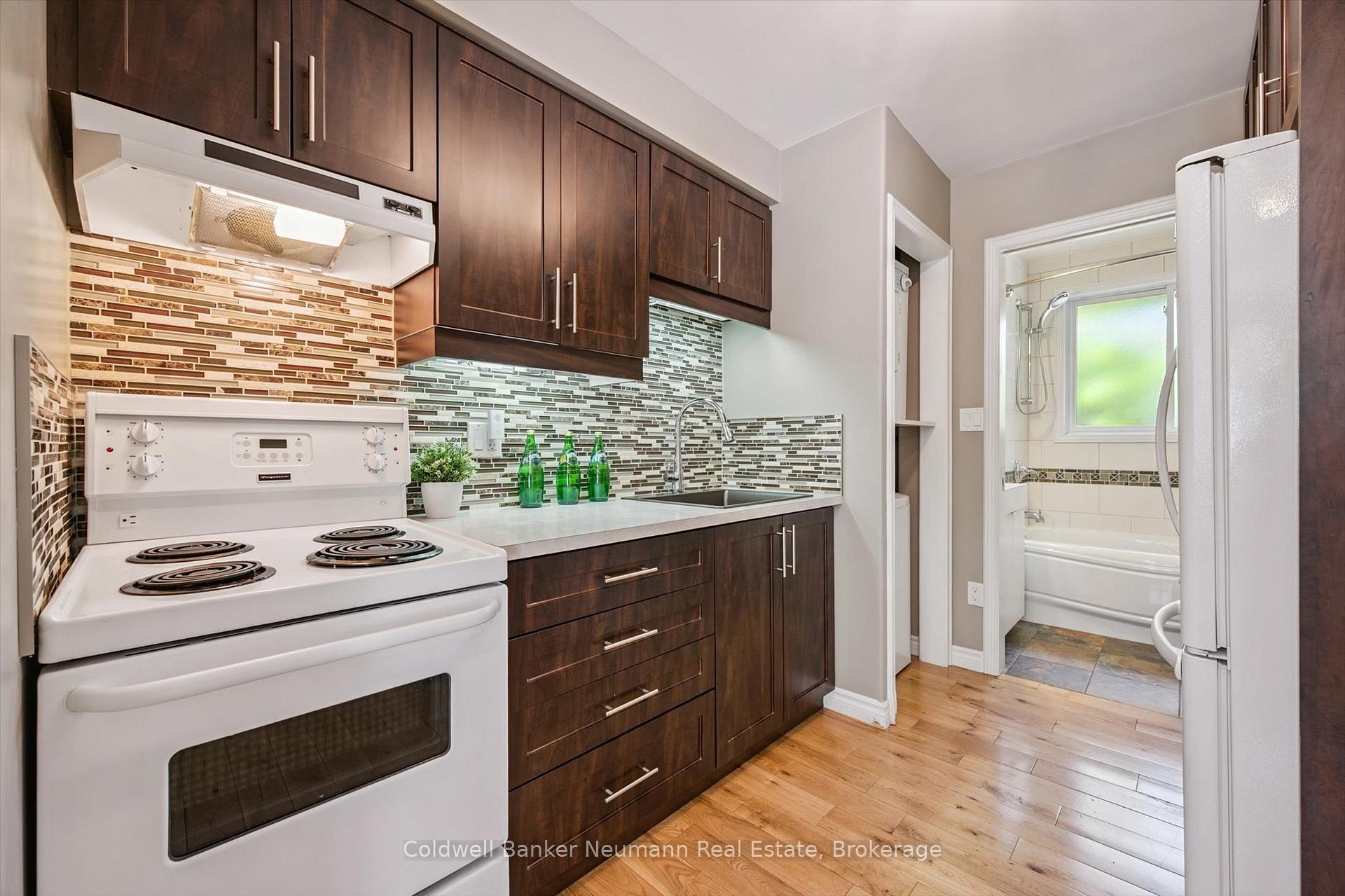 Photo 23 of 30 Maple Street, Guelph, Dovercliffe Park/Old University — HOMEH